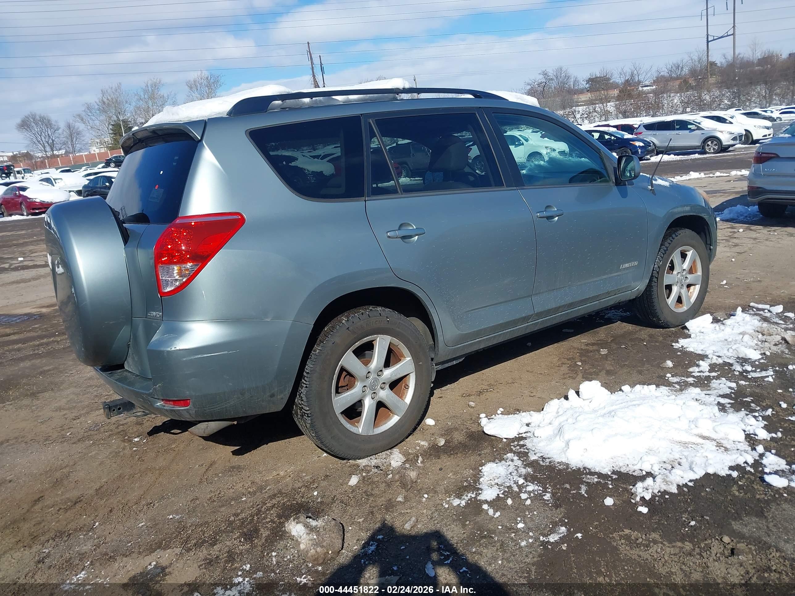 TOYOTA RAV4 image 4