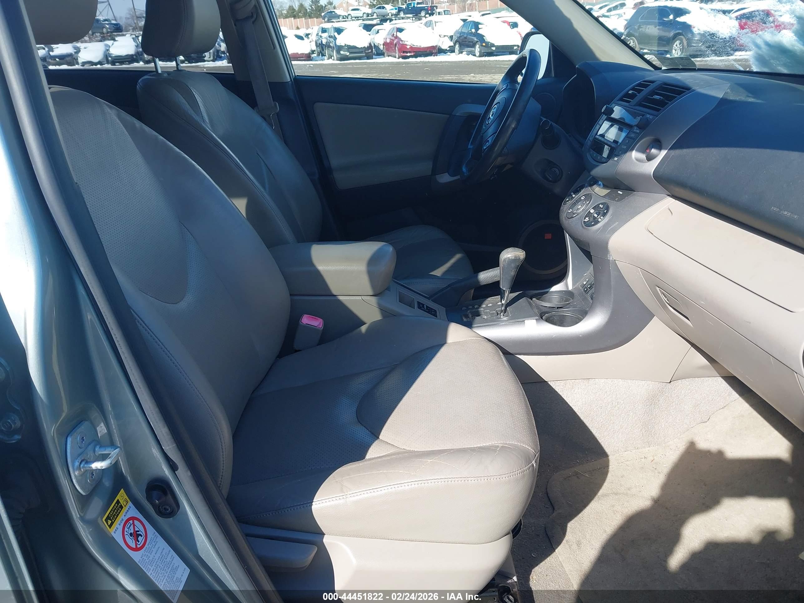 TOYOTA RAV4 image 5
