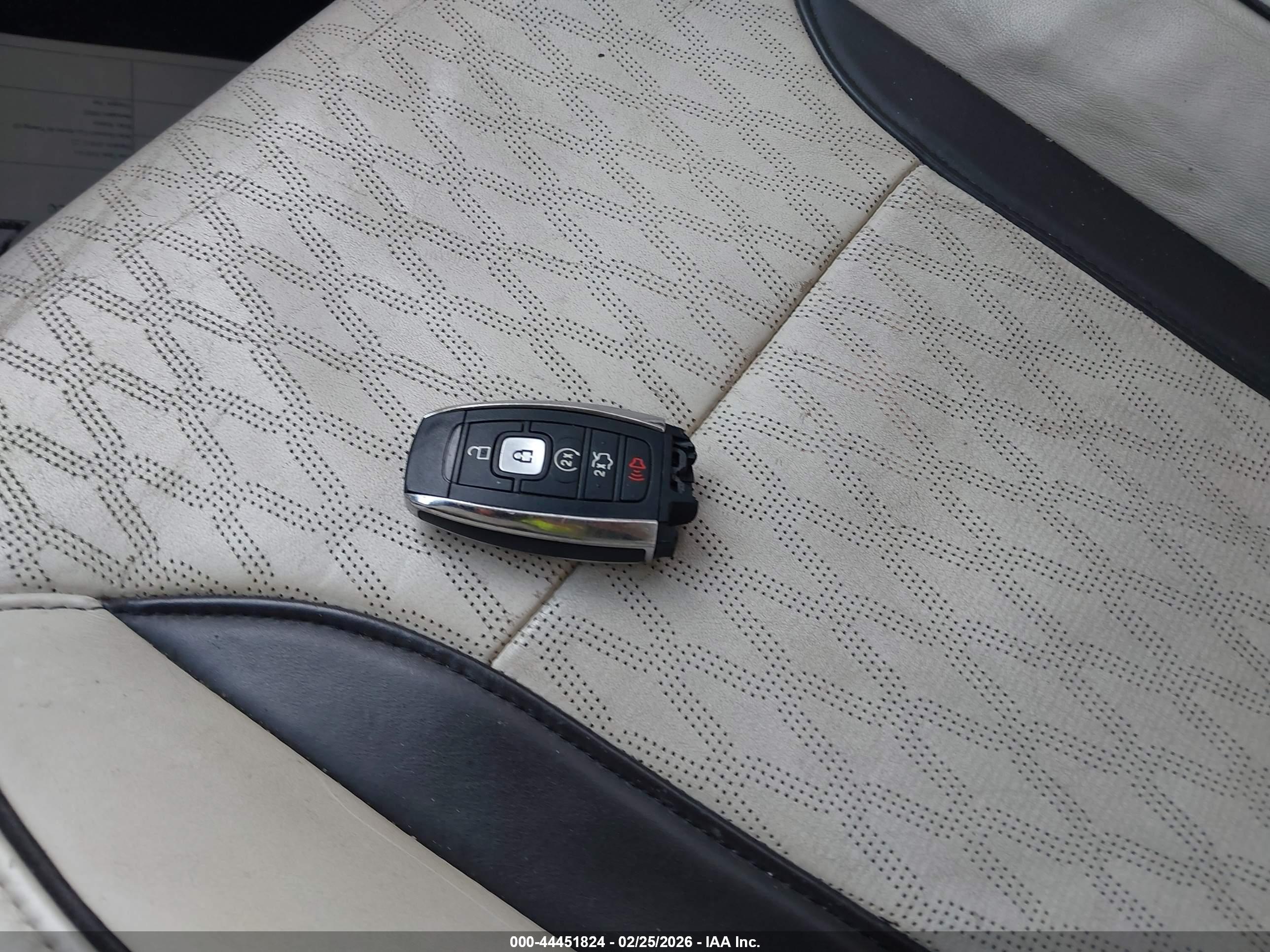 LINCOLN MKZ image 11