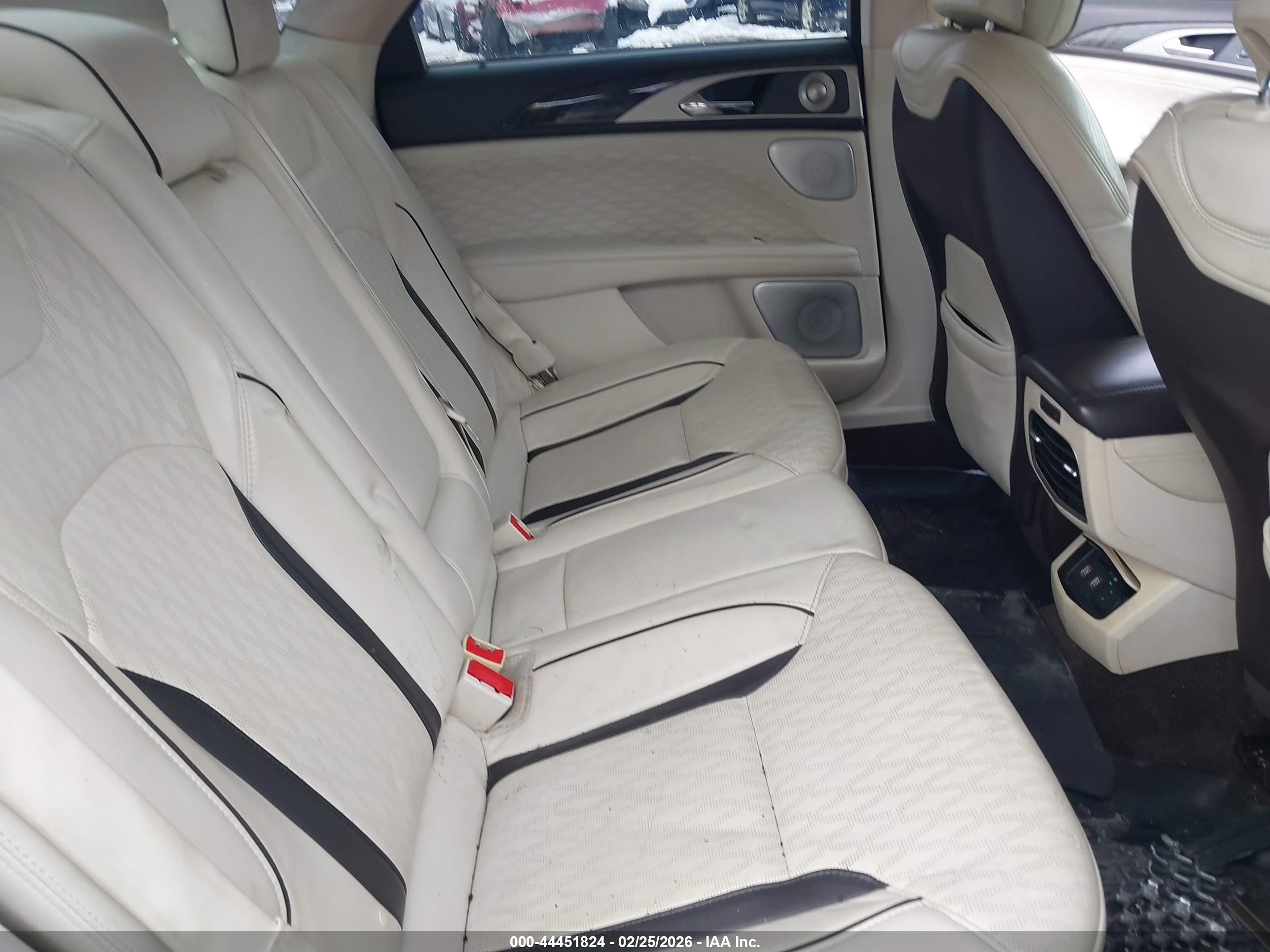 LINCOLN MKZ image 8