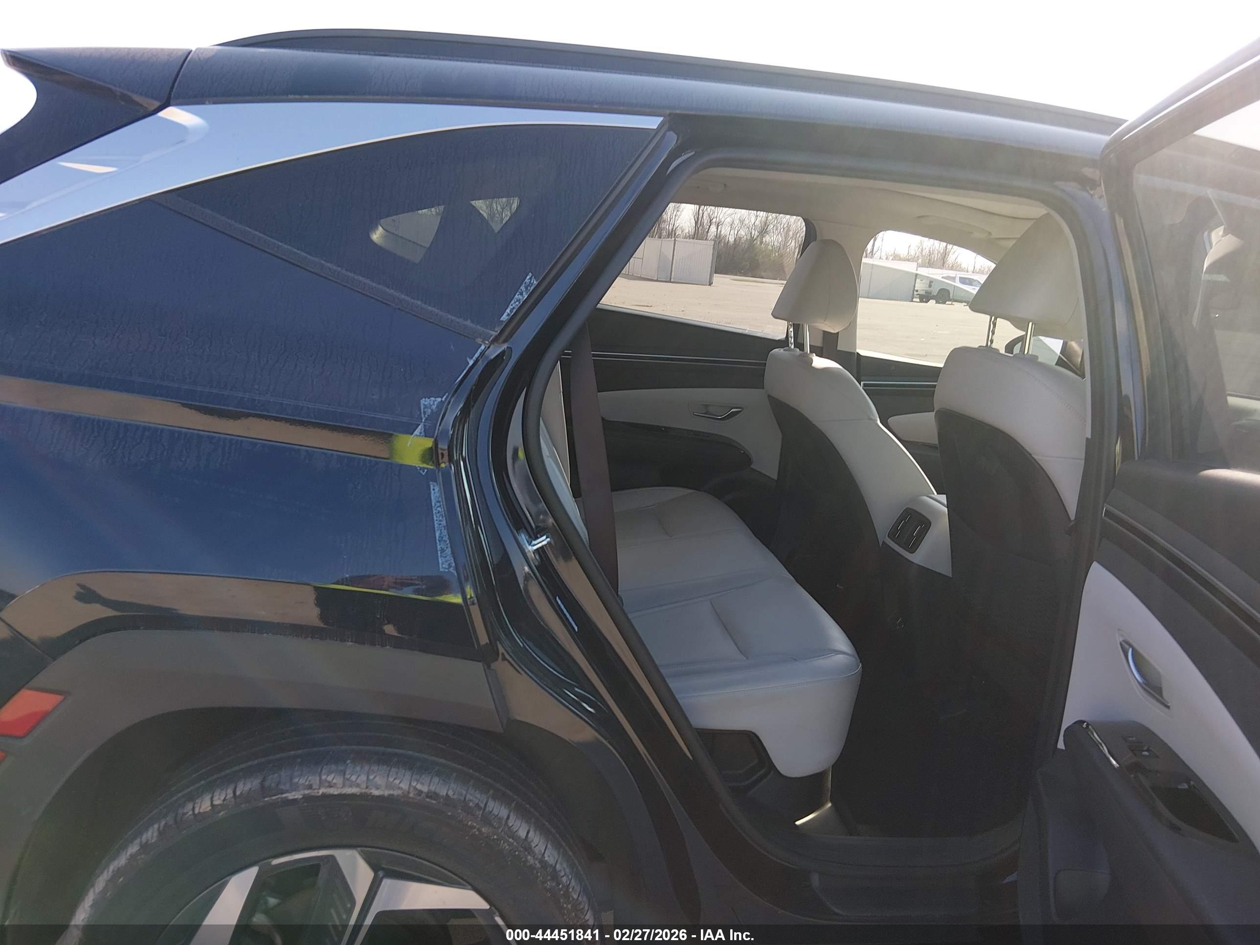 HYUNDAI TUCSON image 8