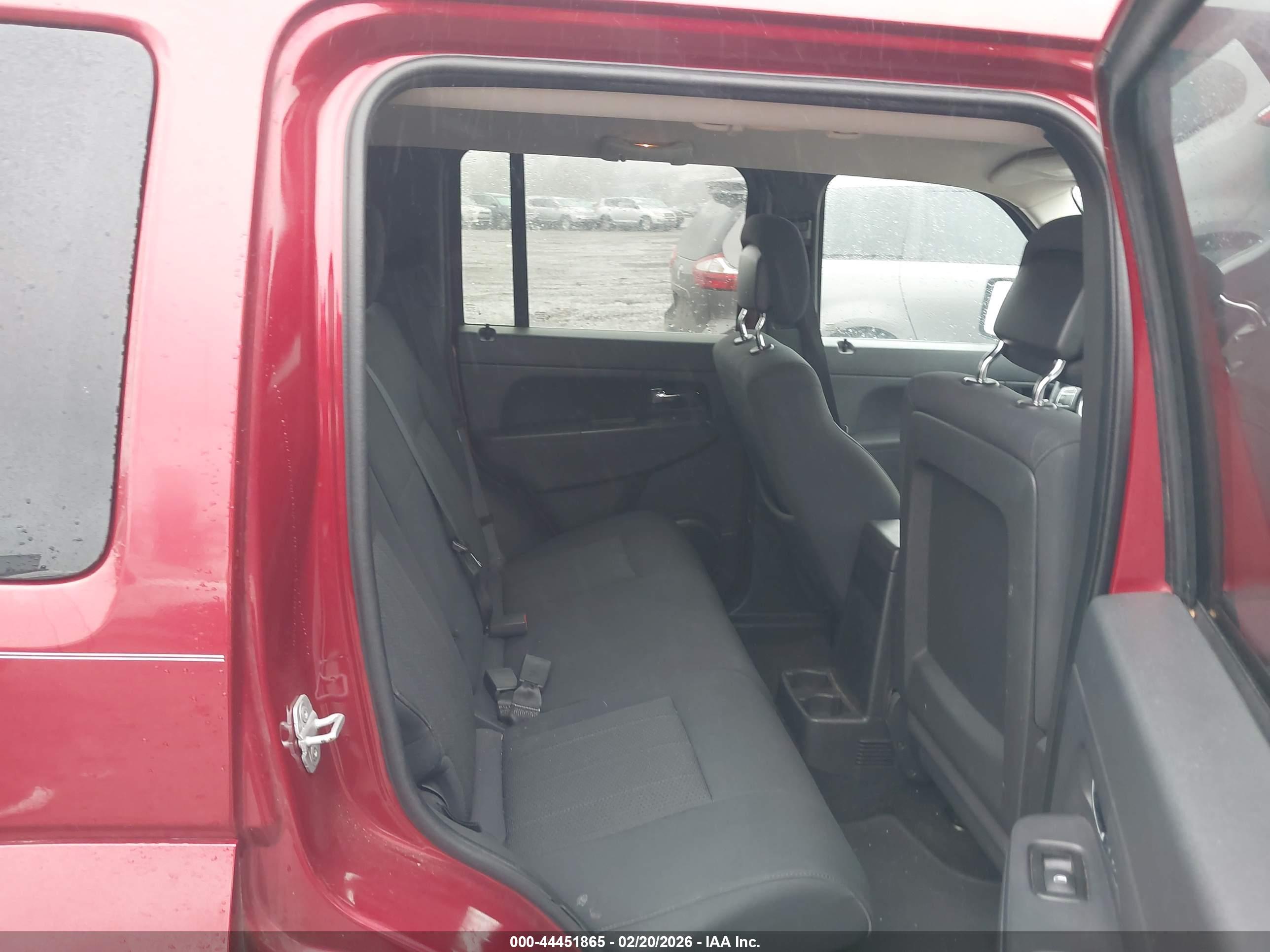JEEP LIBERTY image 8
