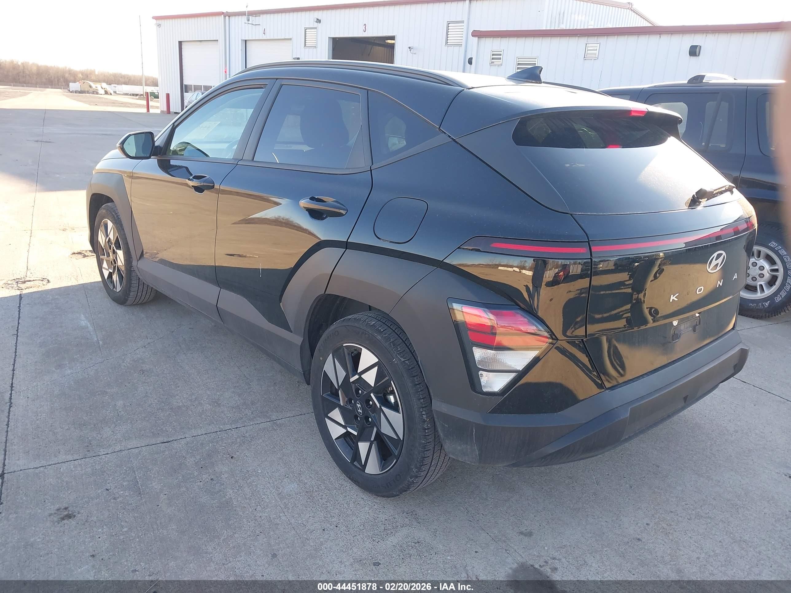 HYUNDAI KONA image 3