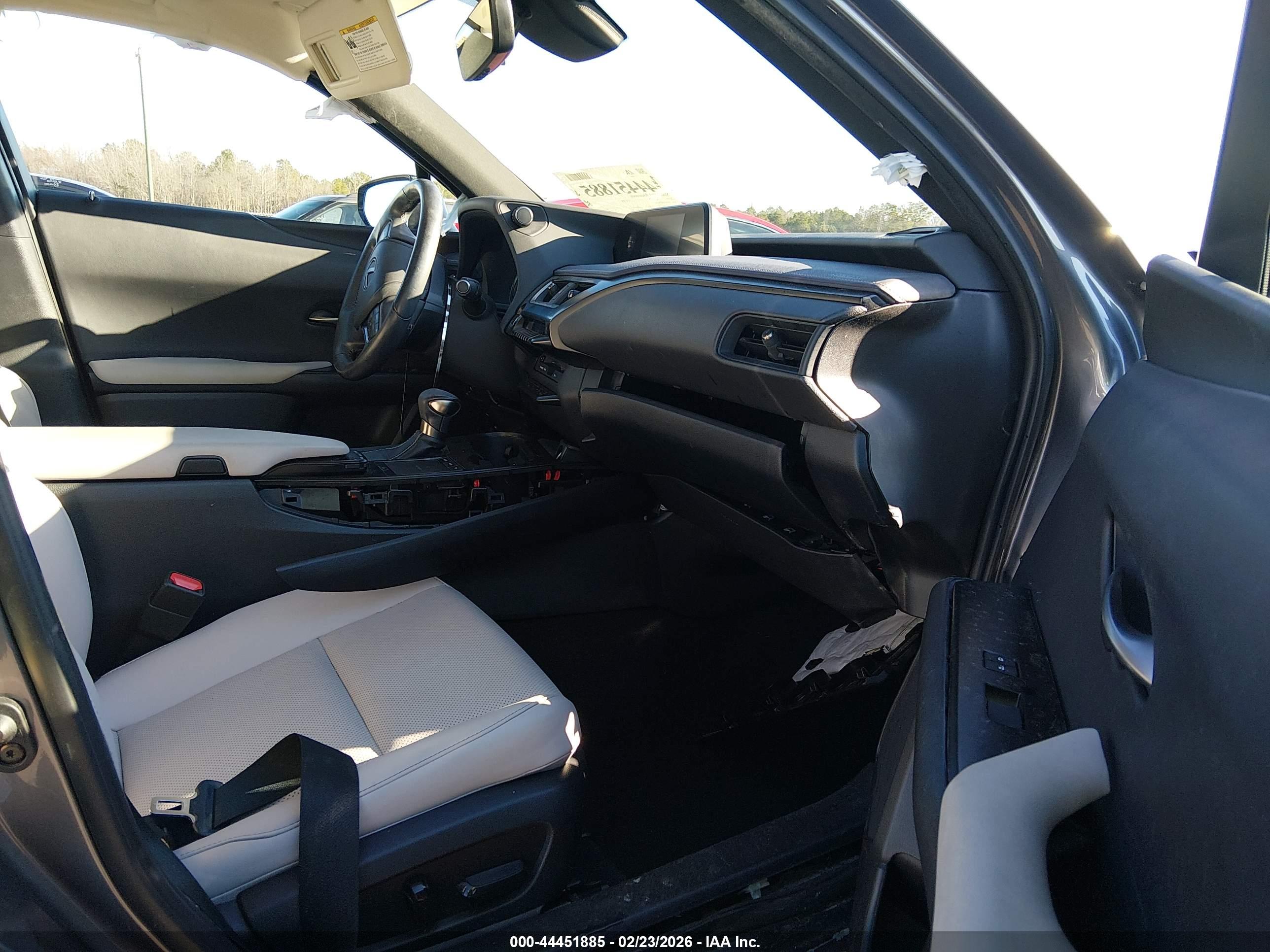 LEXUS UX image 5