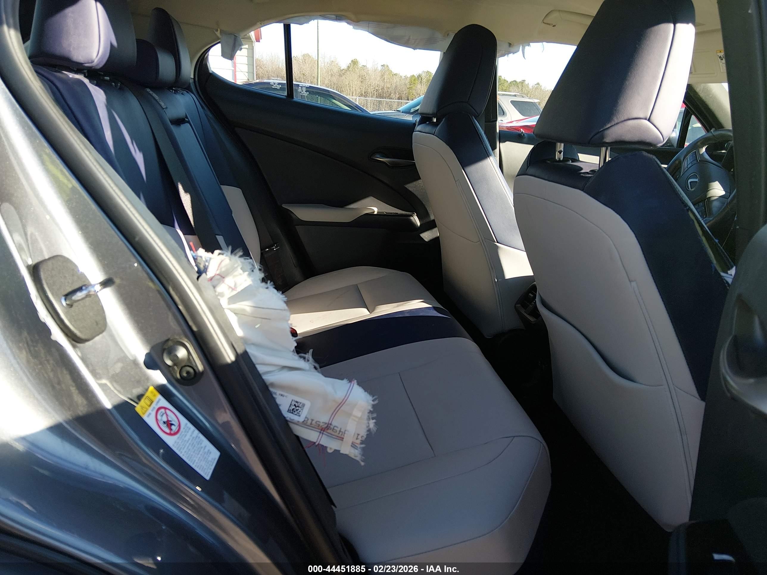 LEXUS UX image 8