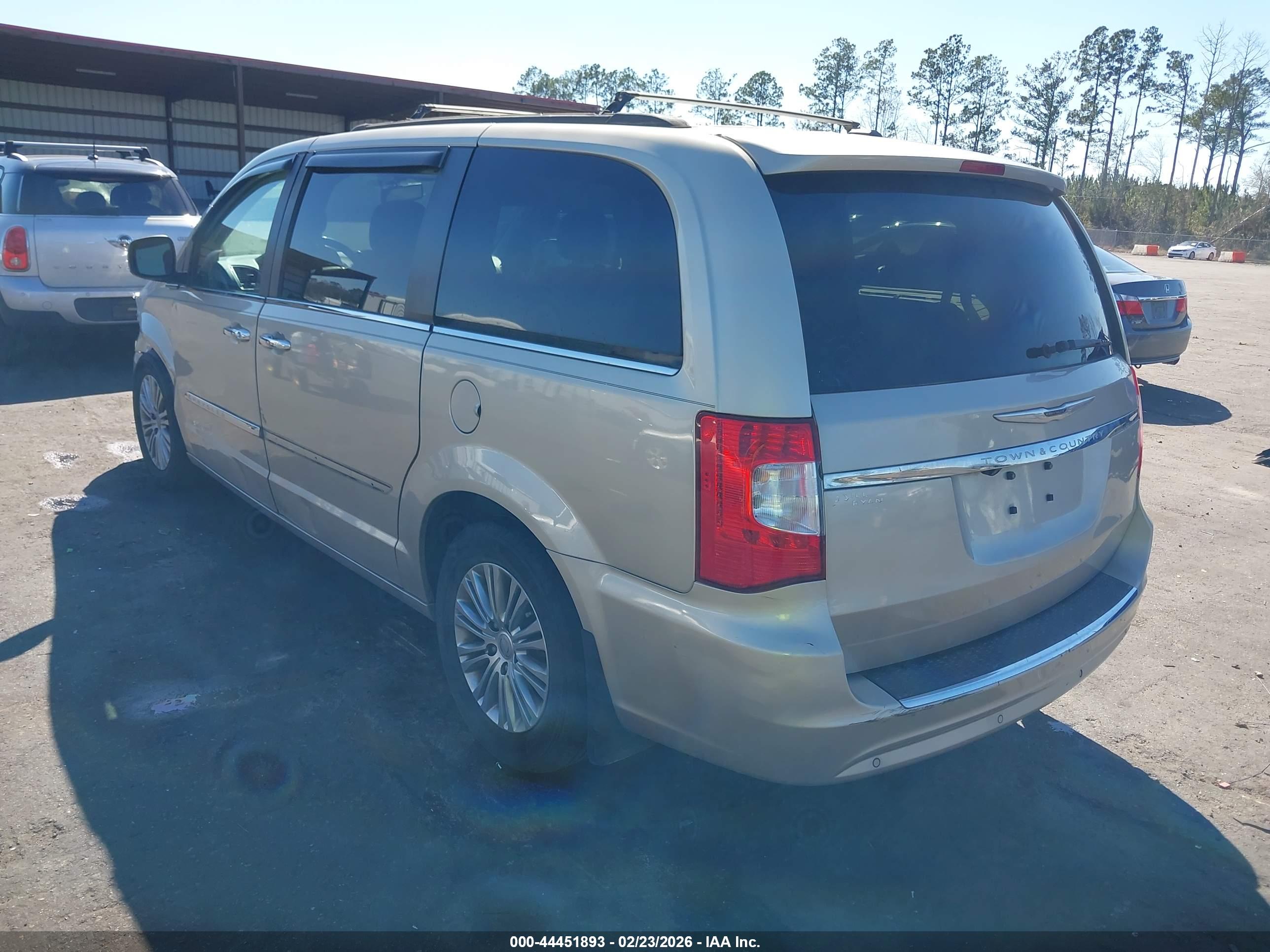 CHRYSLER TOWN image 3