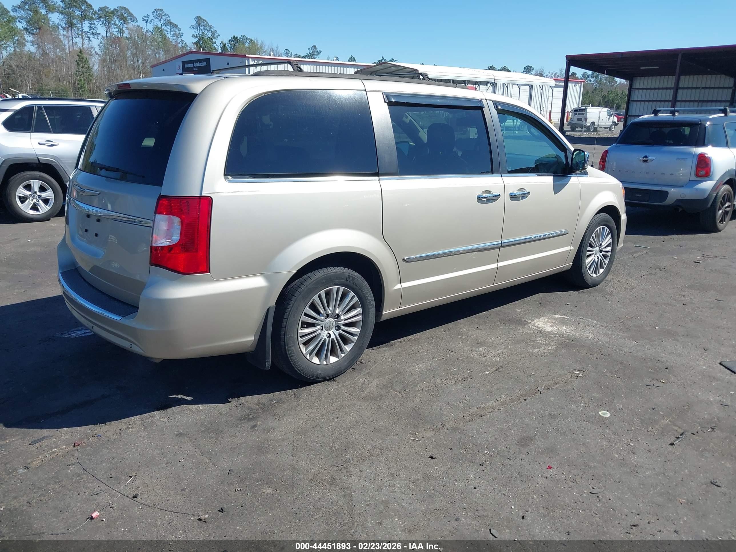 CHRYSLER TOWN image 4