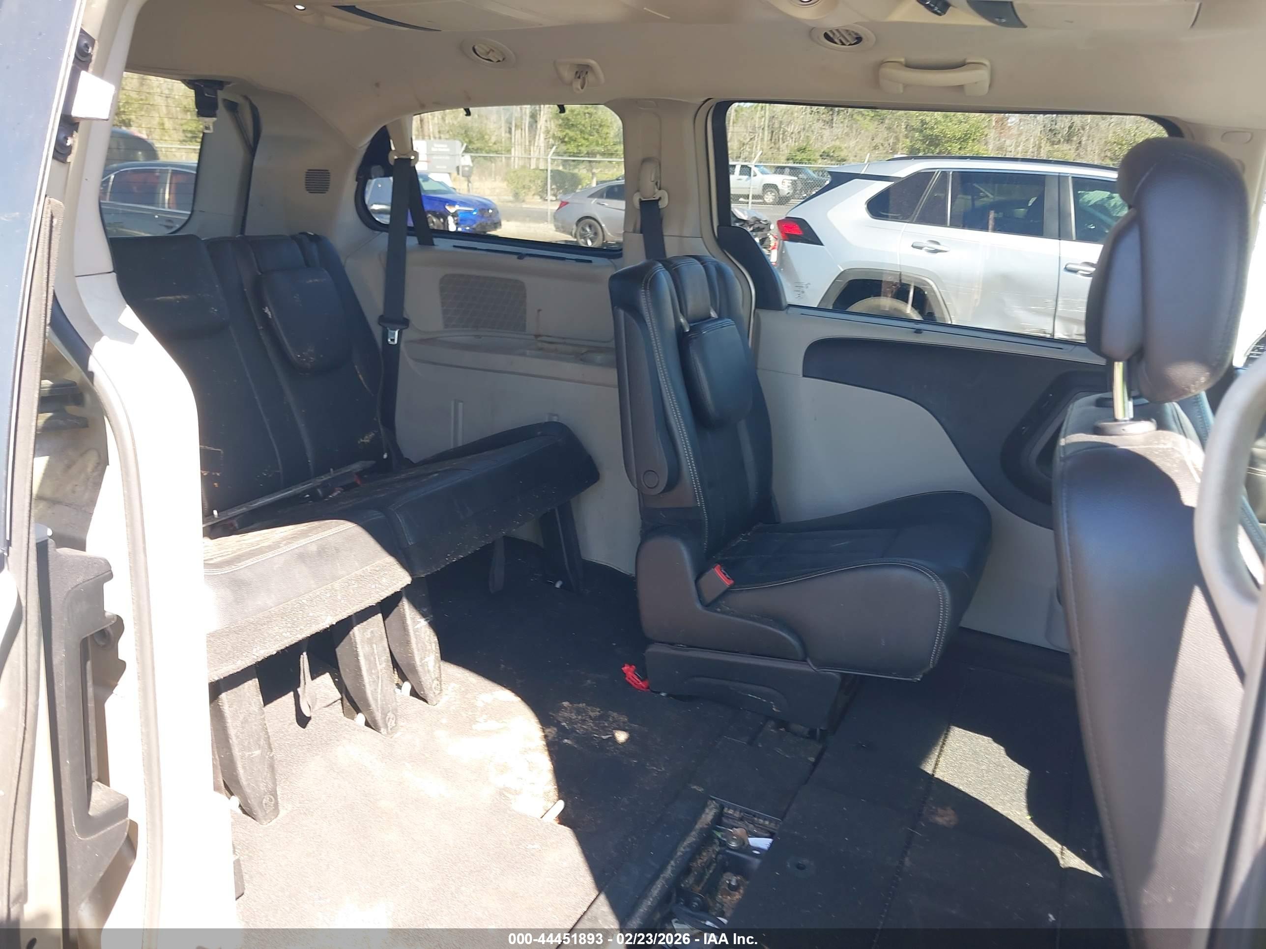 CHRYSLER TOWN image 8
