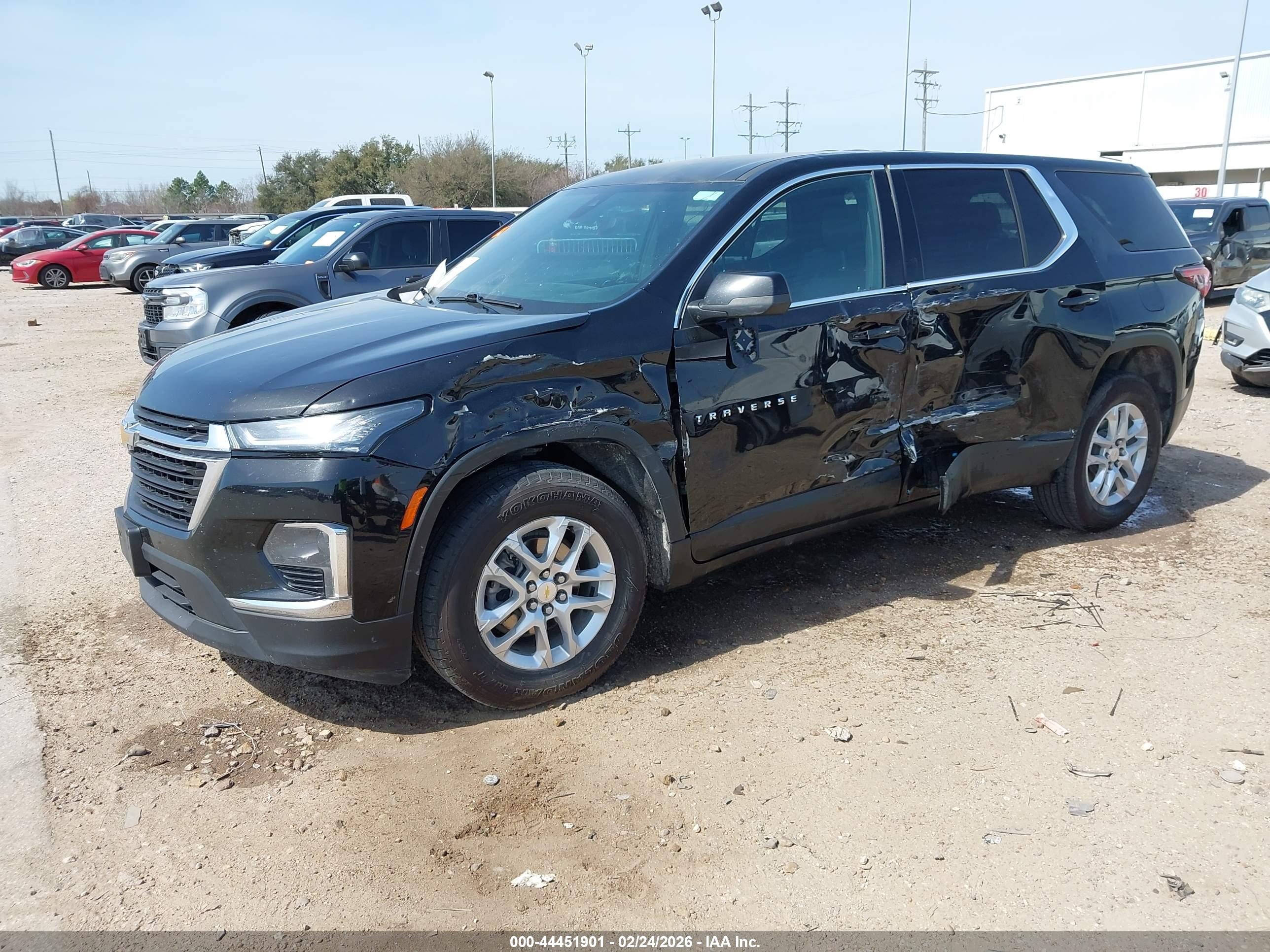 CHEVROLET TRAVERSE image 2