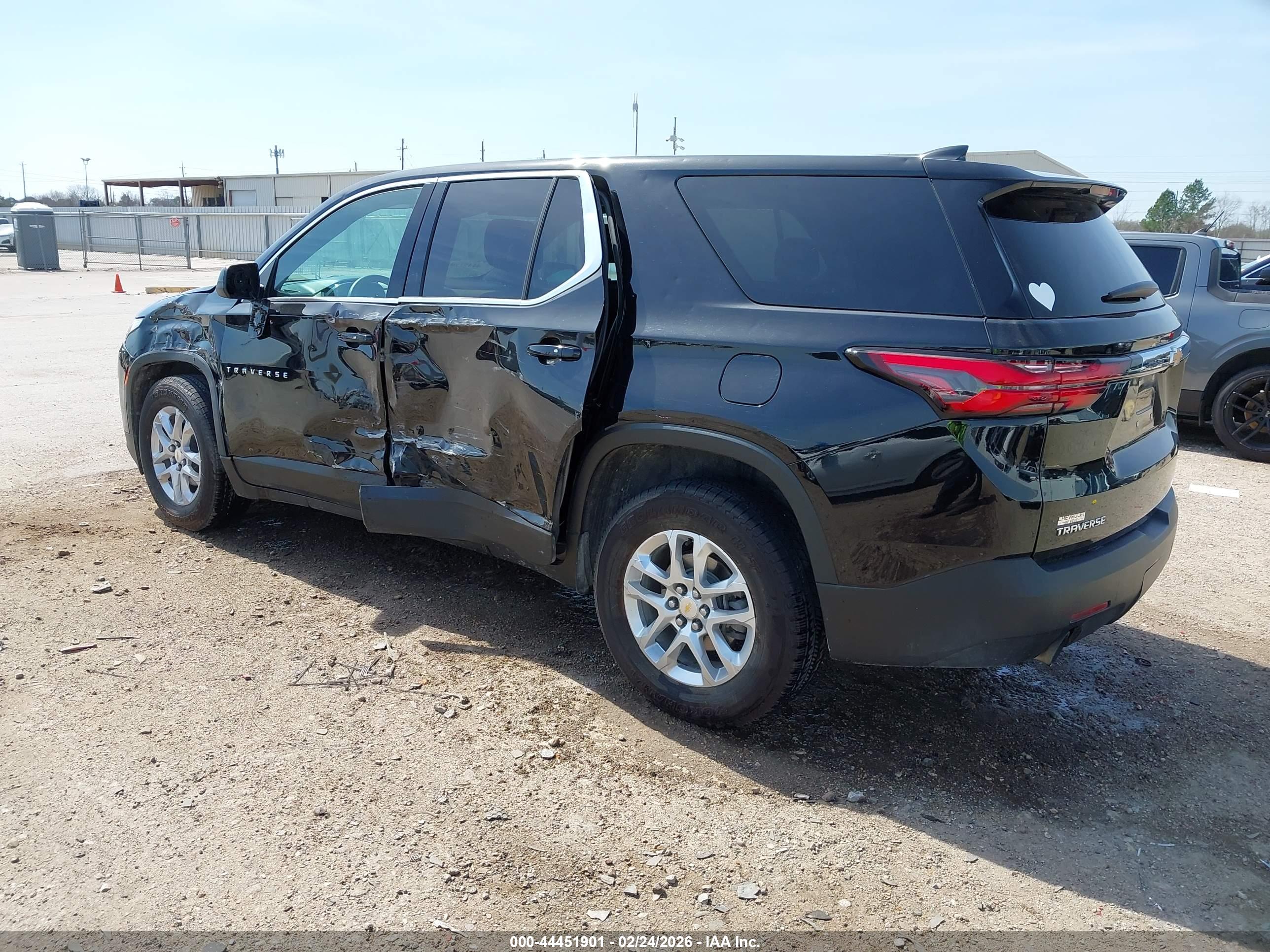 CHEVROLET TRAVERSE image 3