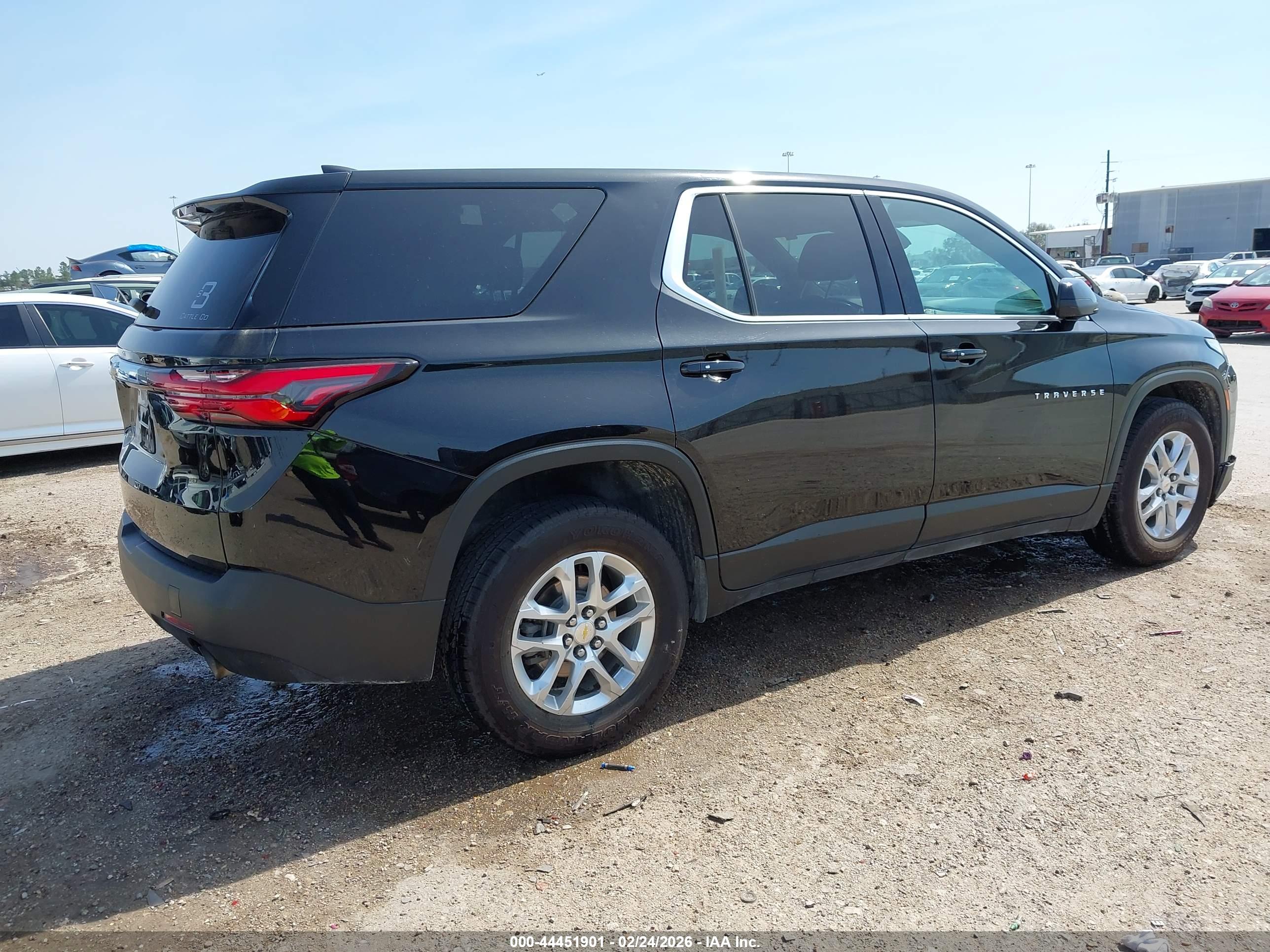CHEVROLET TRAVERSE image 4