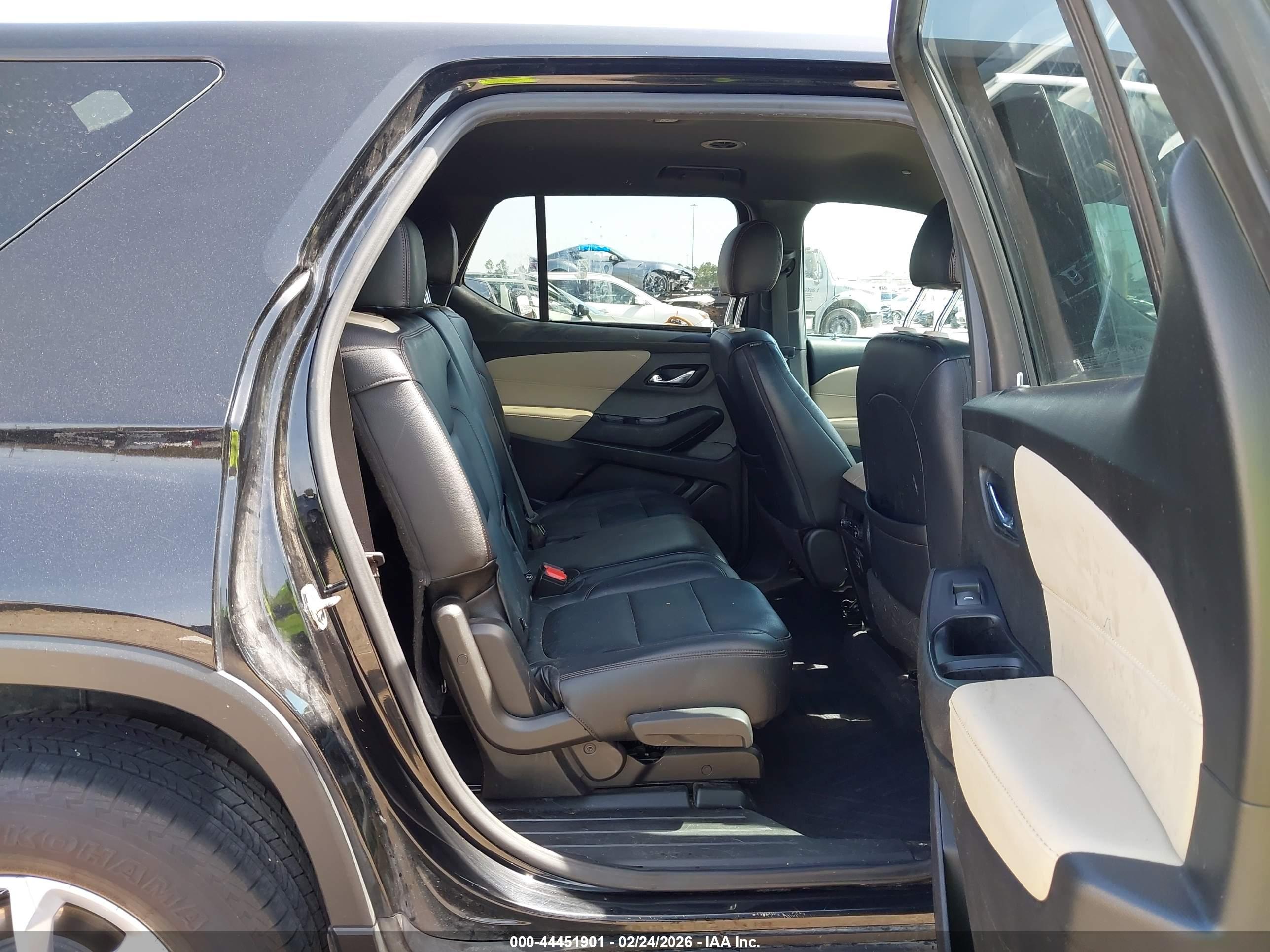 CHEVROLET TRAVERSE image 8