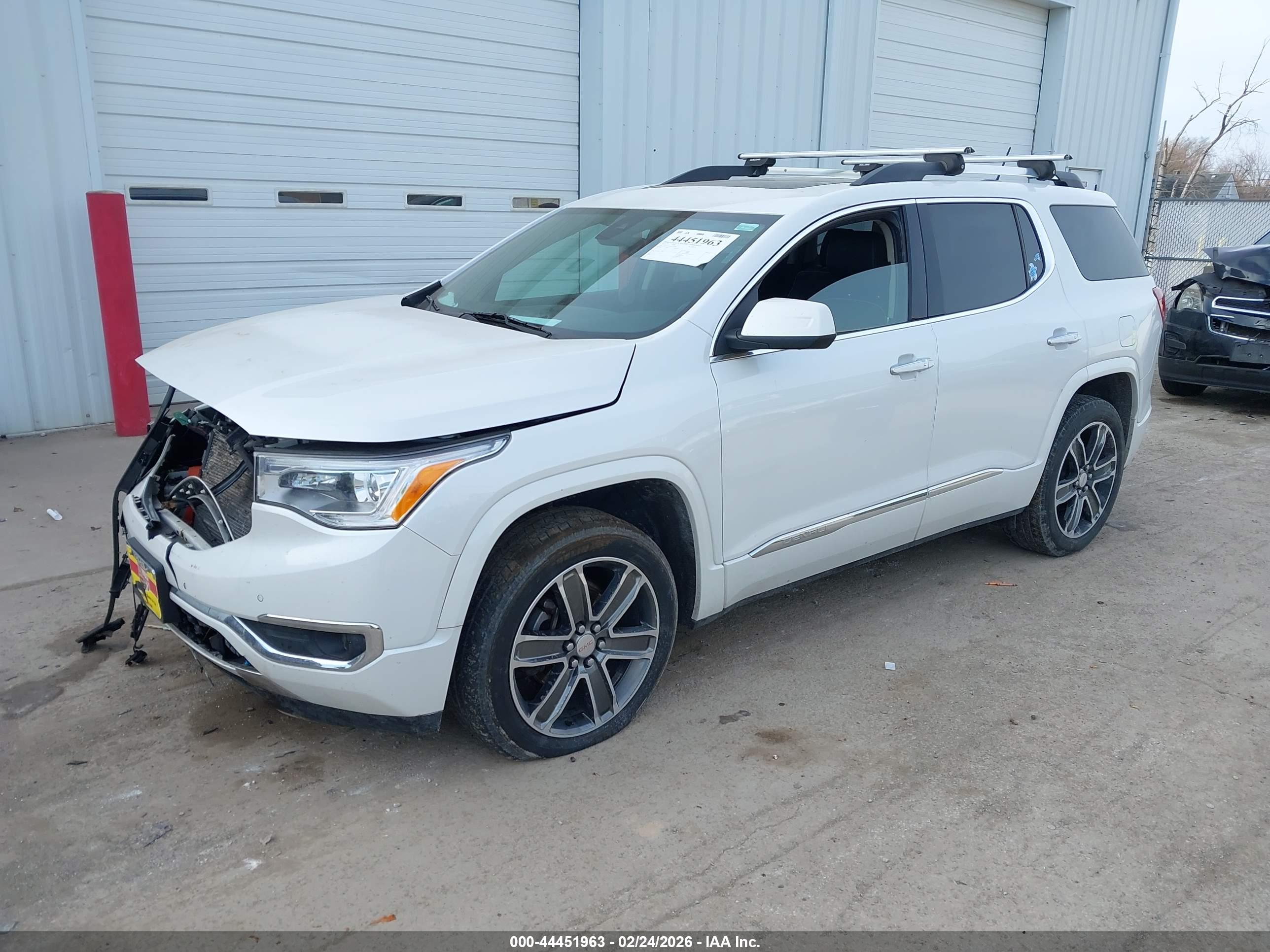 GMC ACADIA image 2