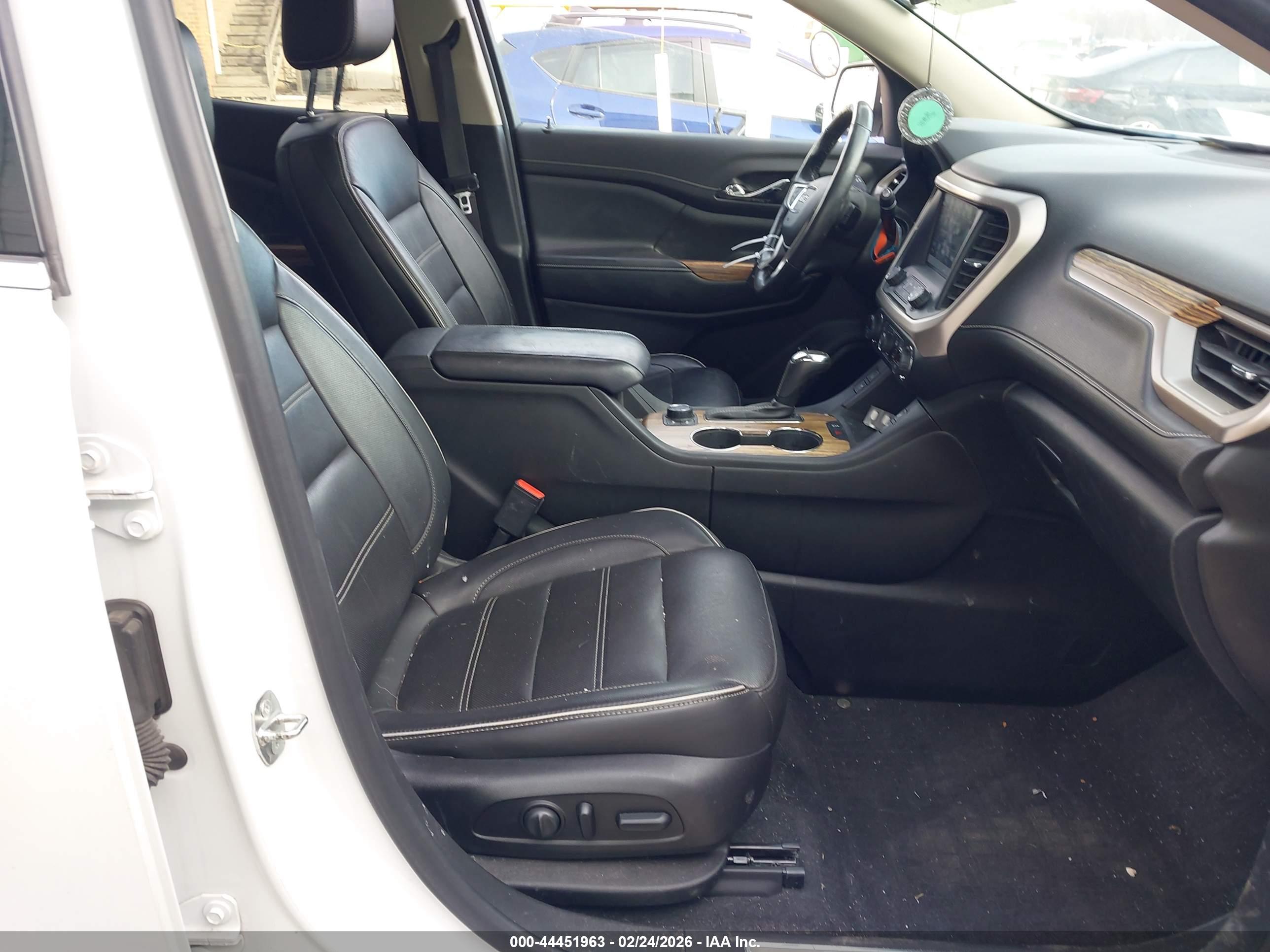 GMC ACADIA image 5