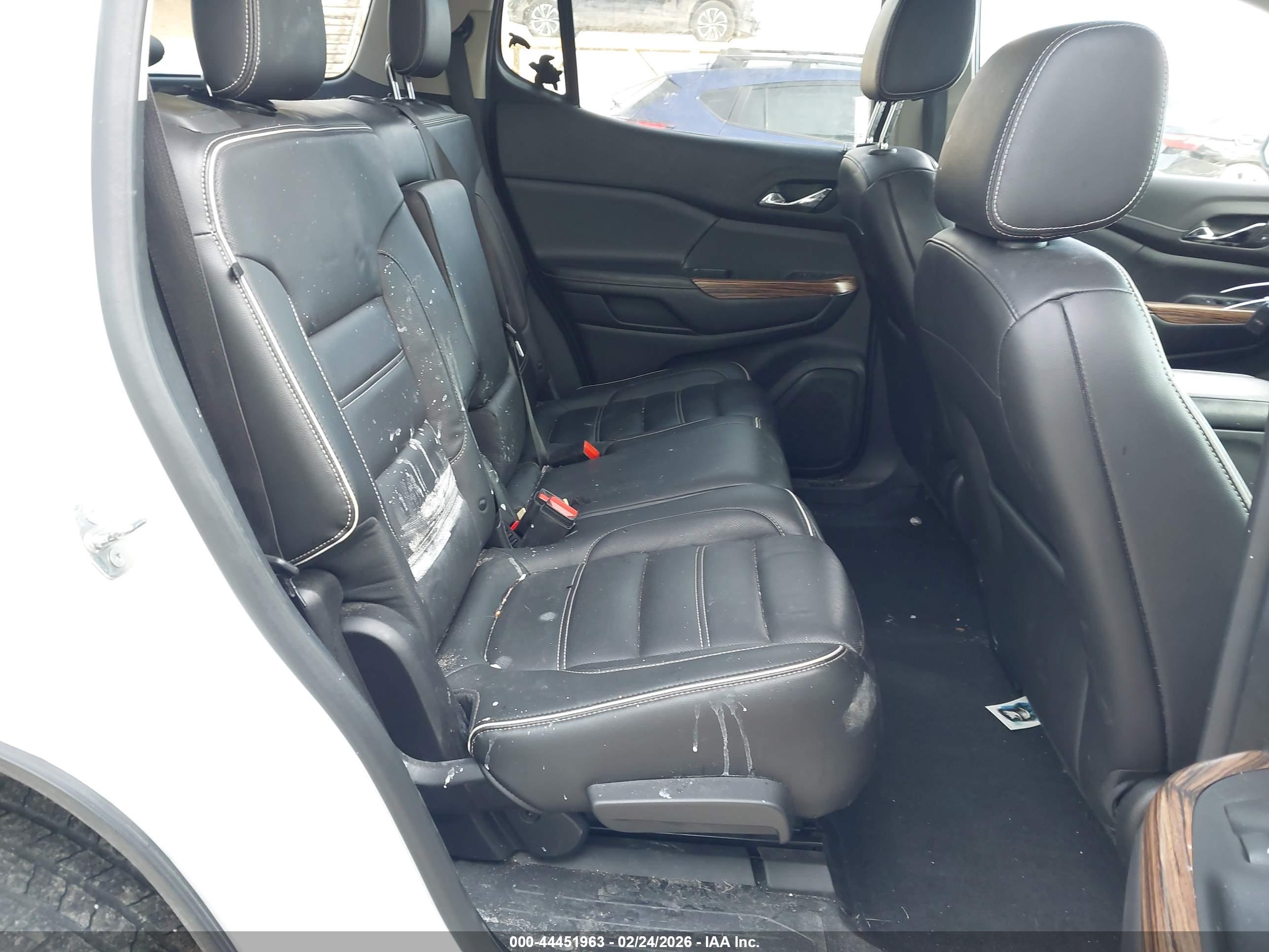 GMC ACADIA image 8