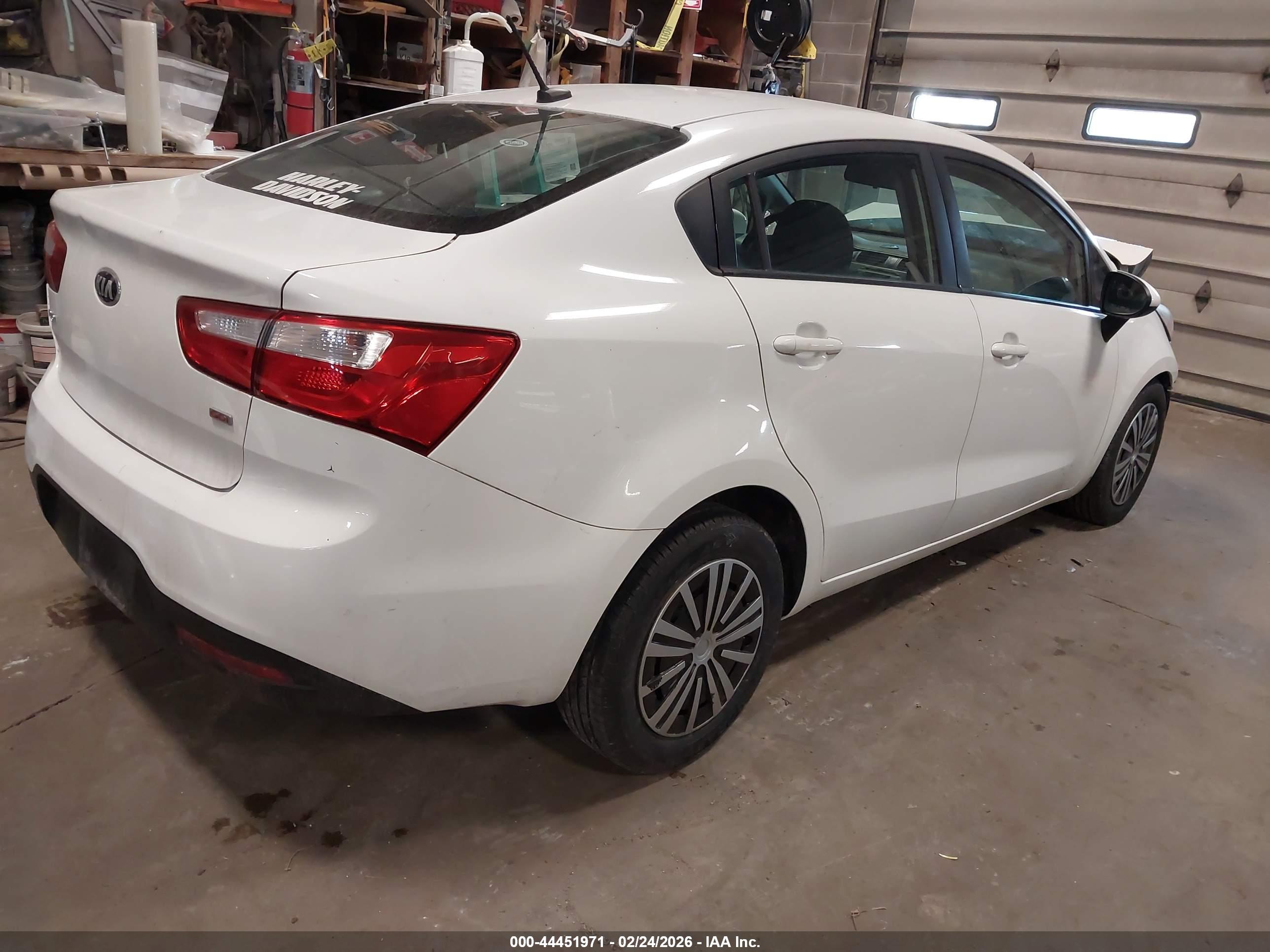 KIA RIO image 4