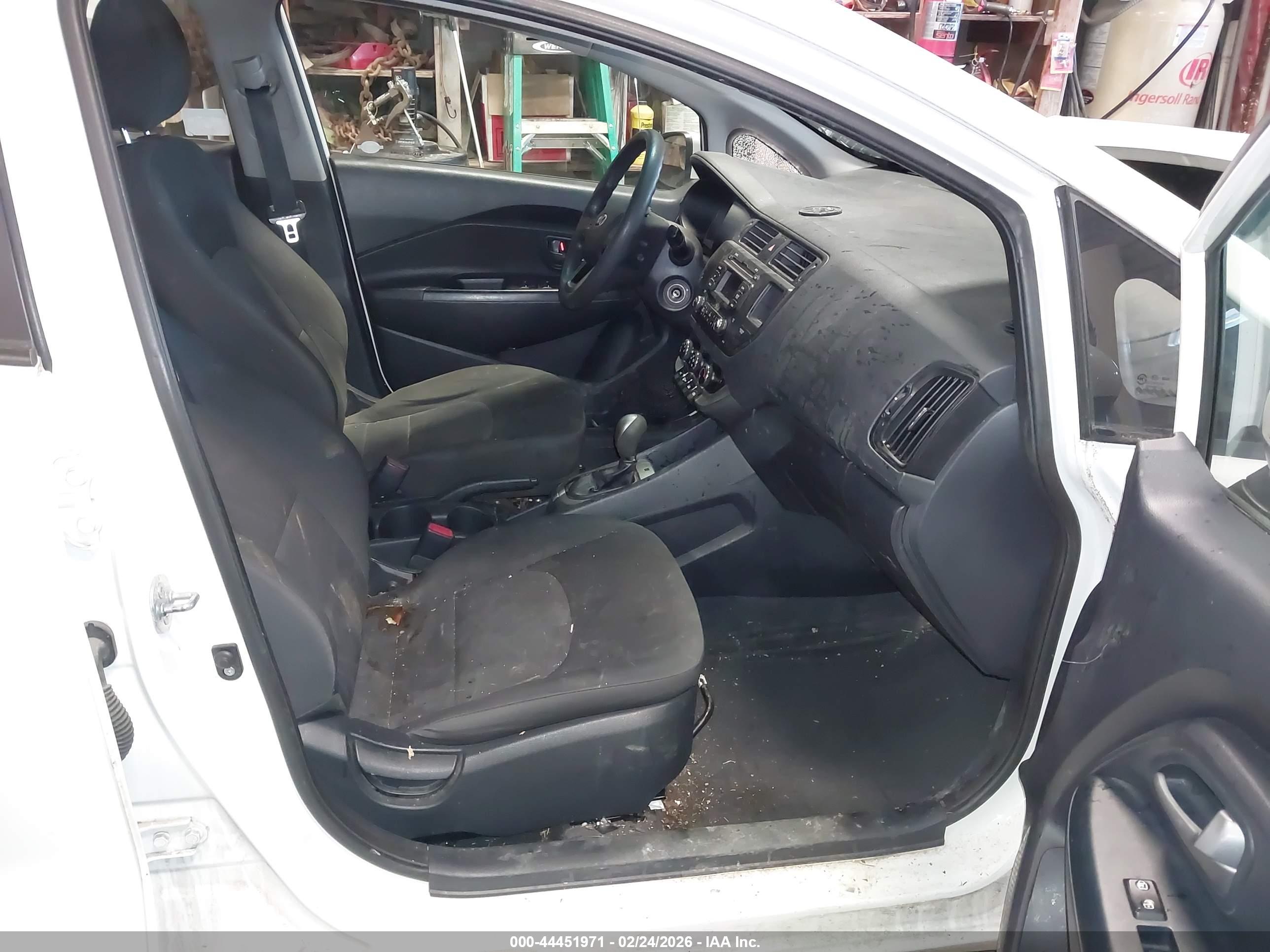 KIA RIO image 5