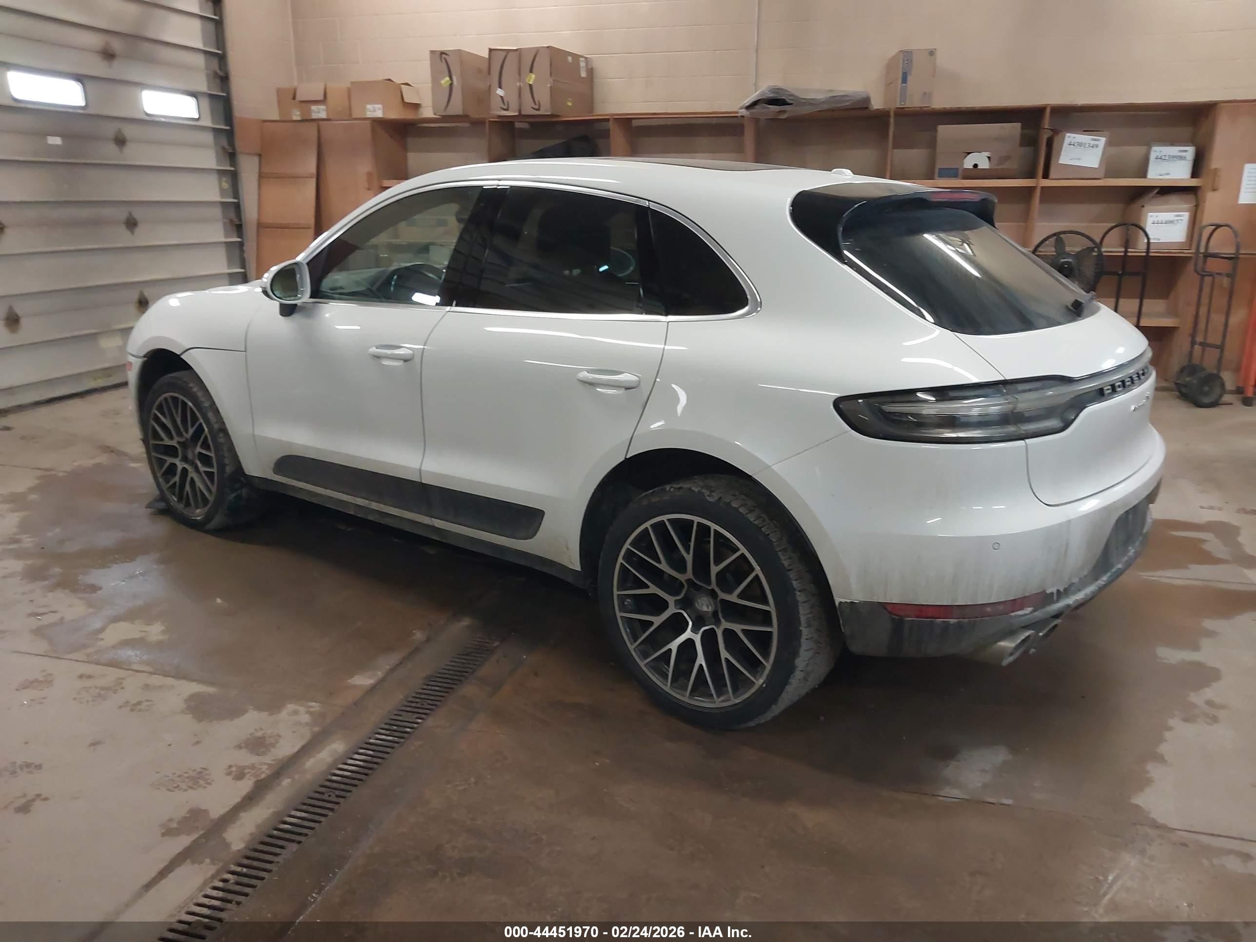 PORSCHE MACAN image 3