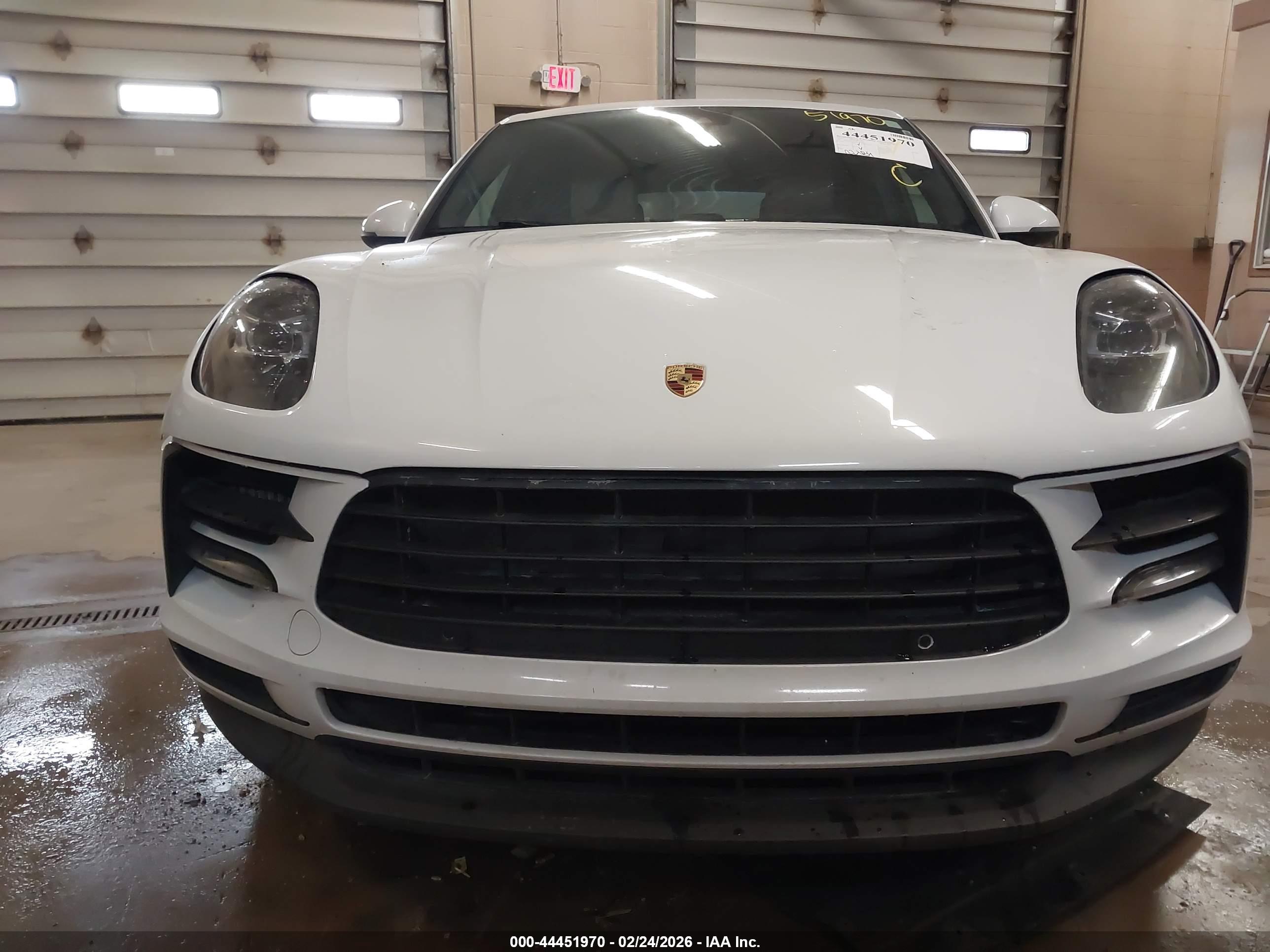 PORSCHE MACAN image 6