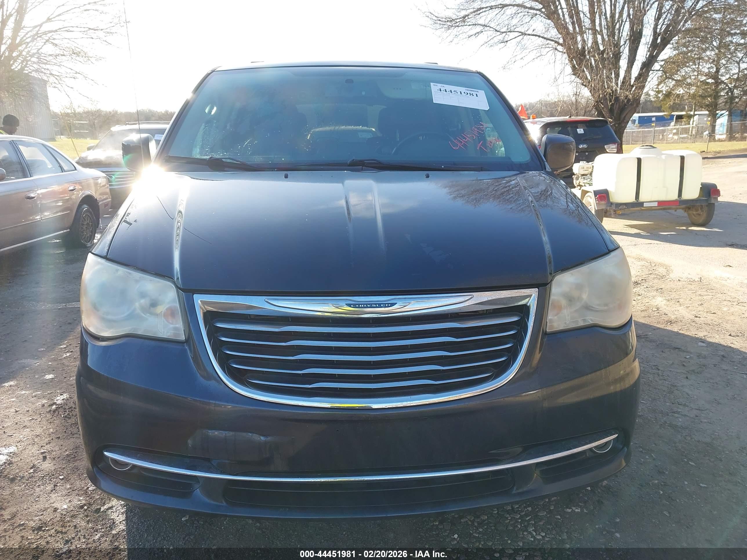 CHRYSLER TOWN image 6