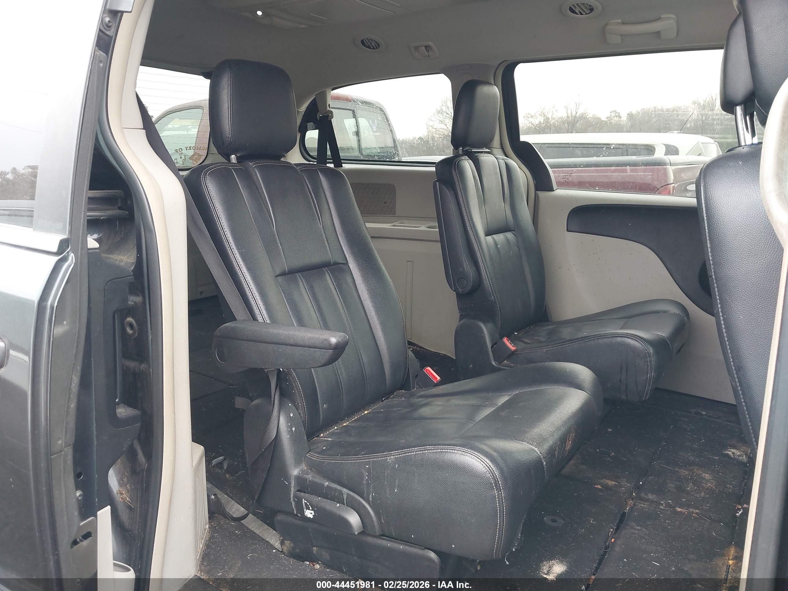 CHRYSLER TOWN image 8