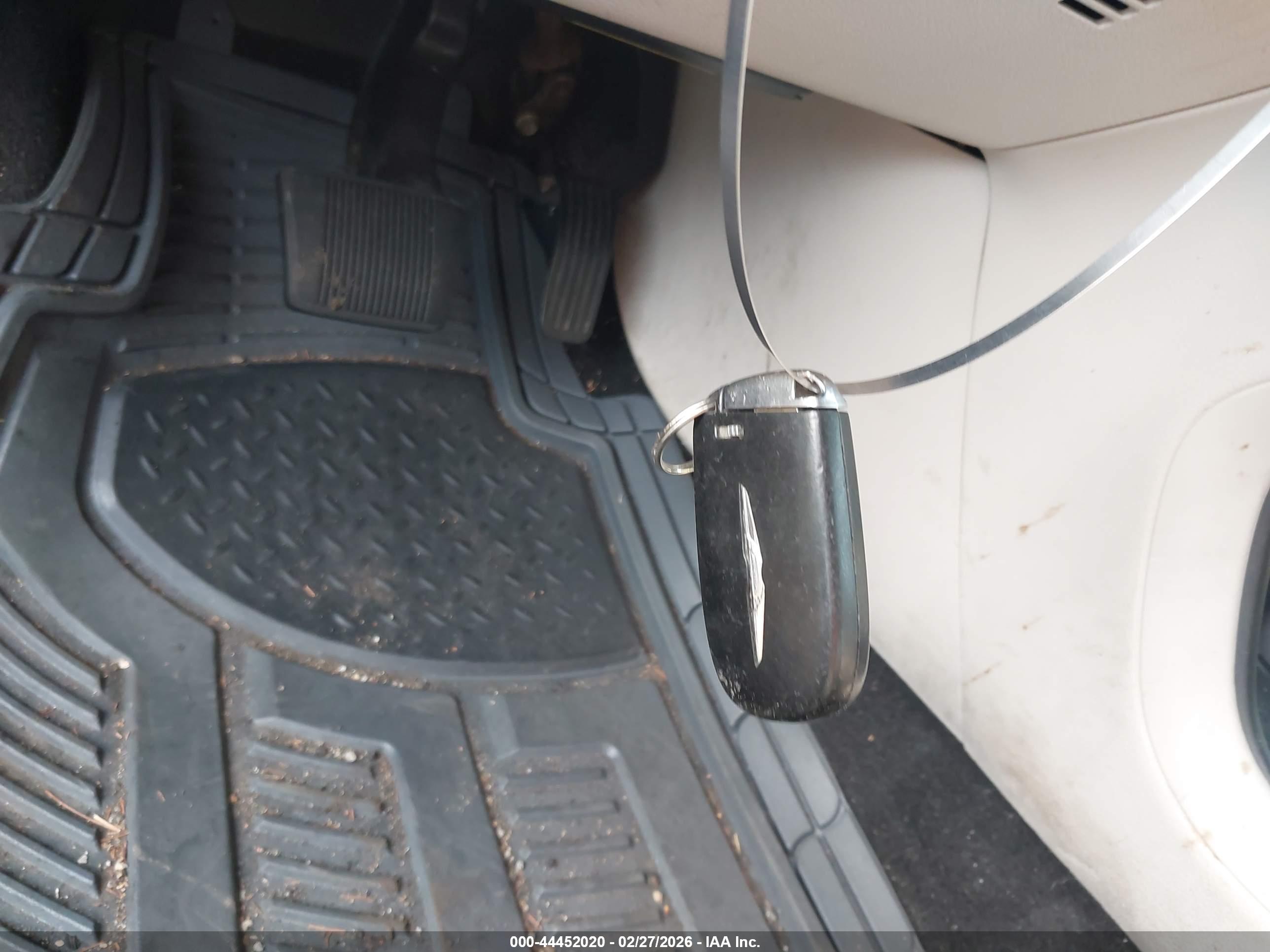 CHRYSLER 200 image 11