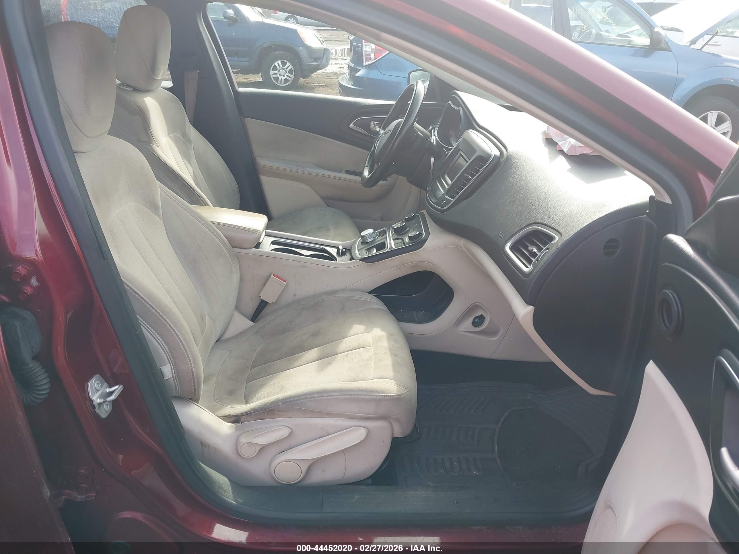CHRYSLER 200 image 5