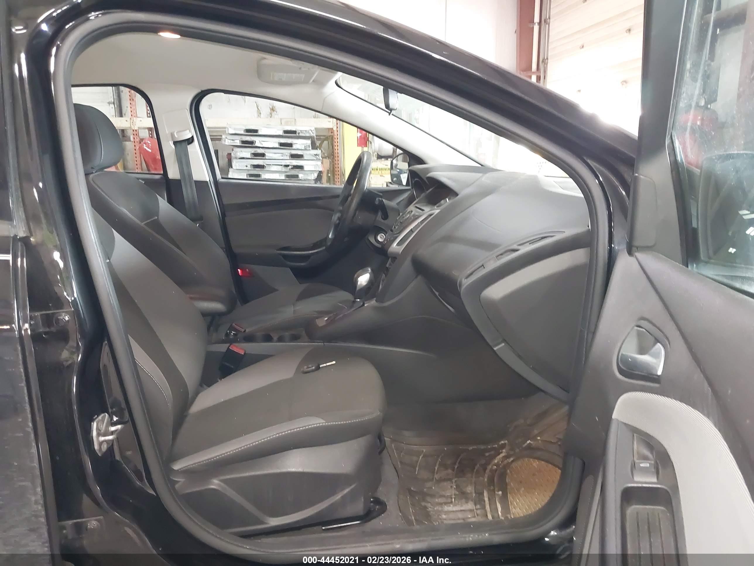 FORD FOCUS image 5