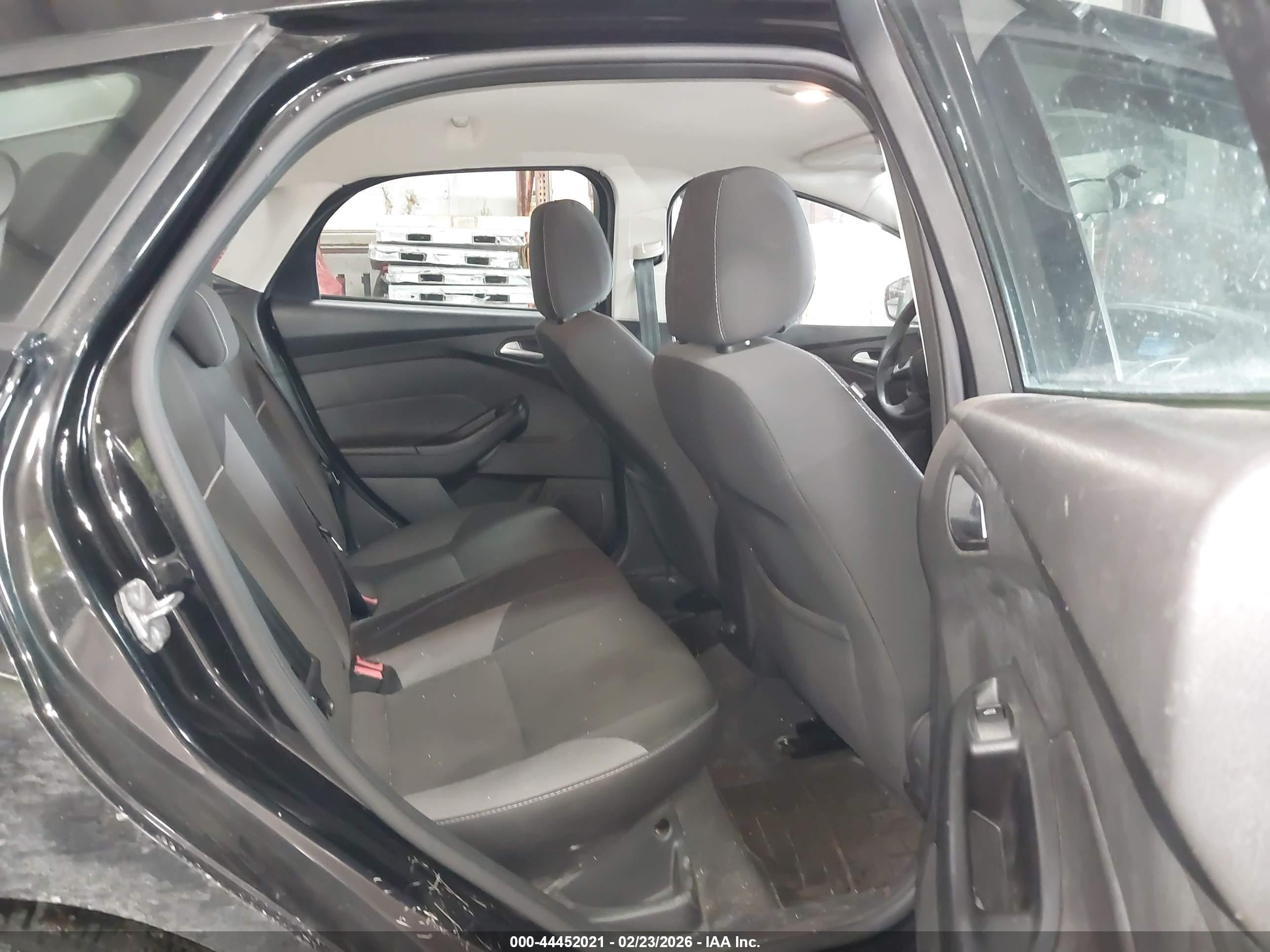 FORD FOCUS image 8