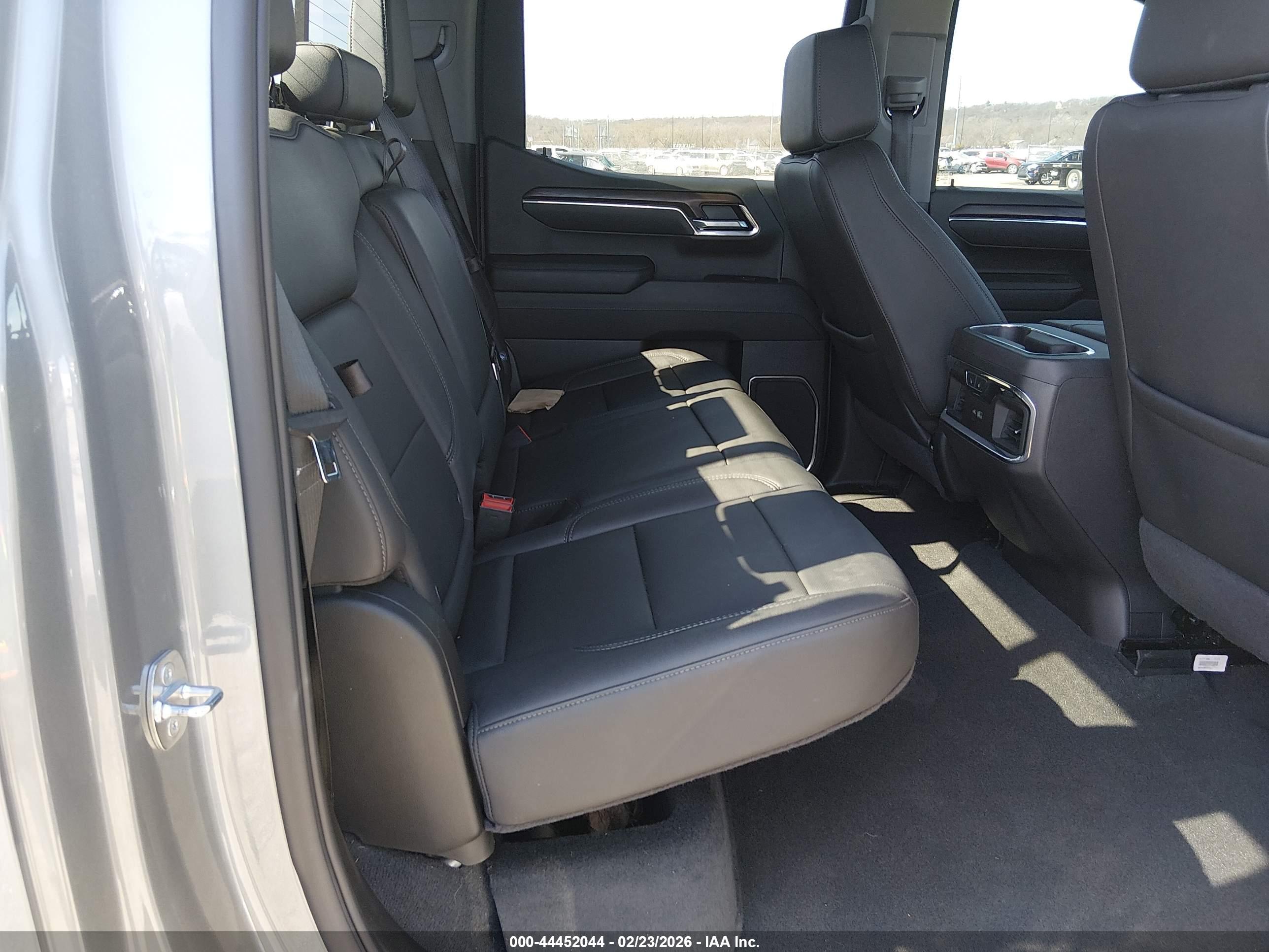 GMC SIERRA image 8