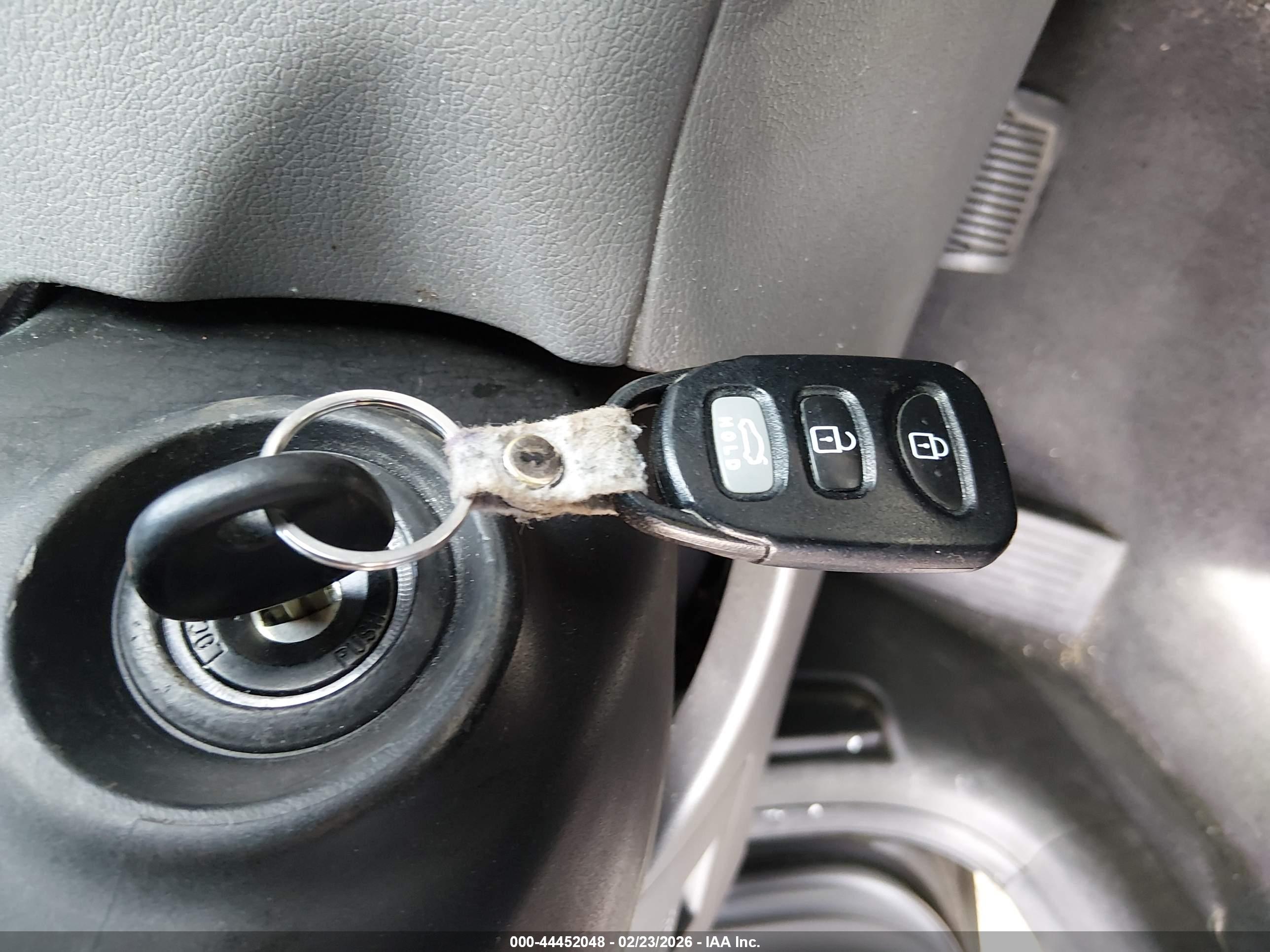 HYUNDAI ELANTRA image 11