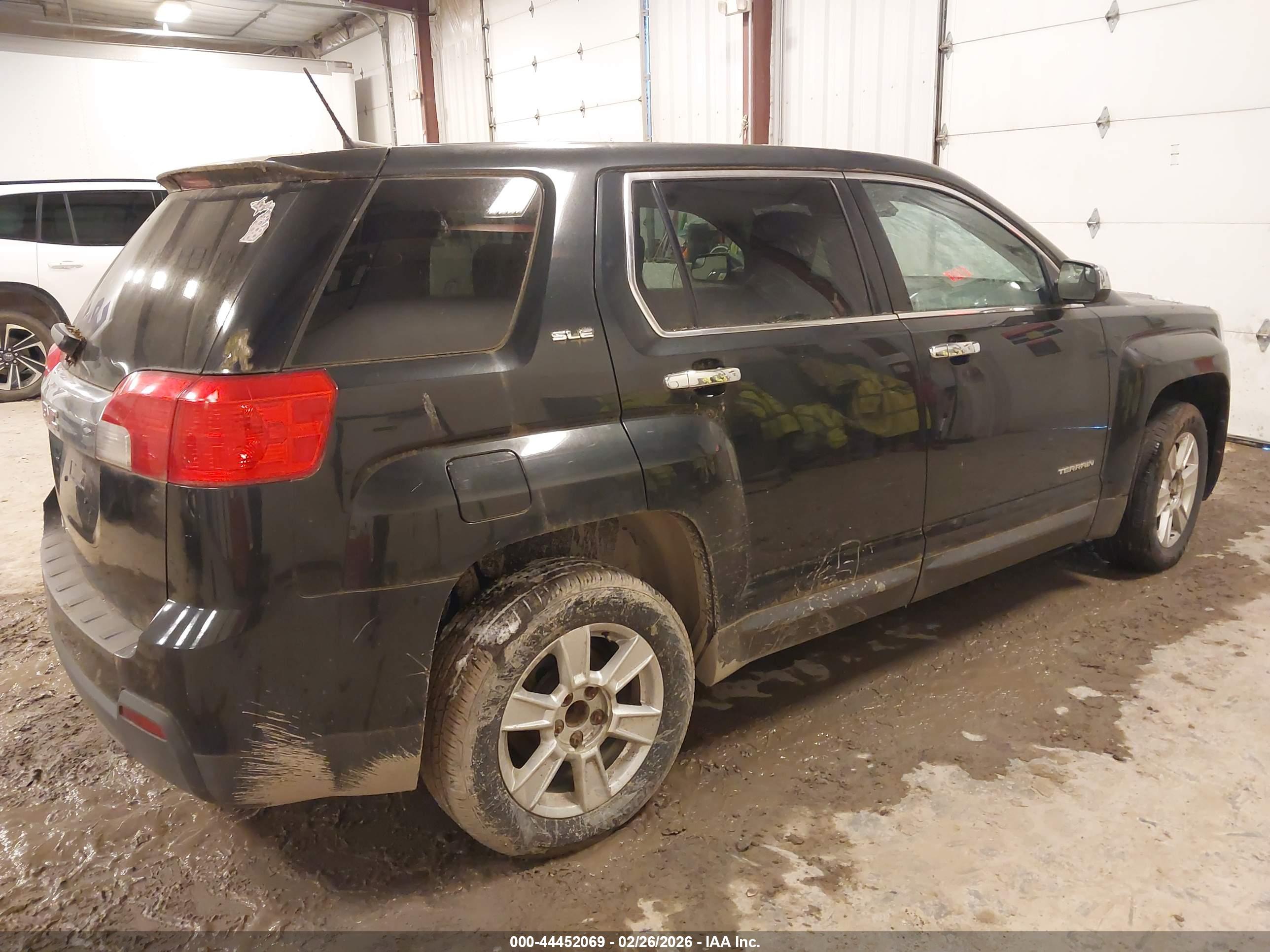 GMC TERRAIN image 4