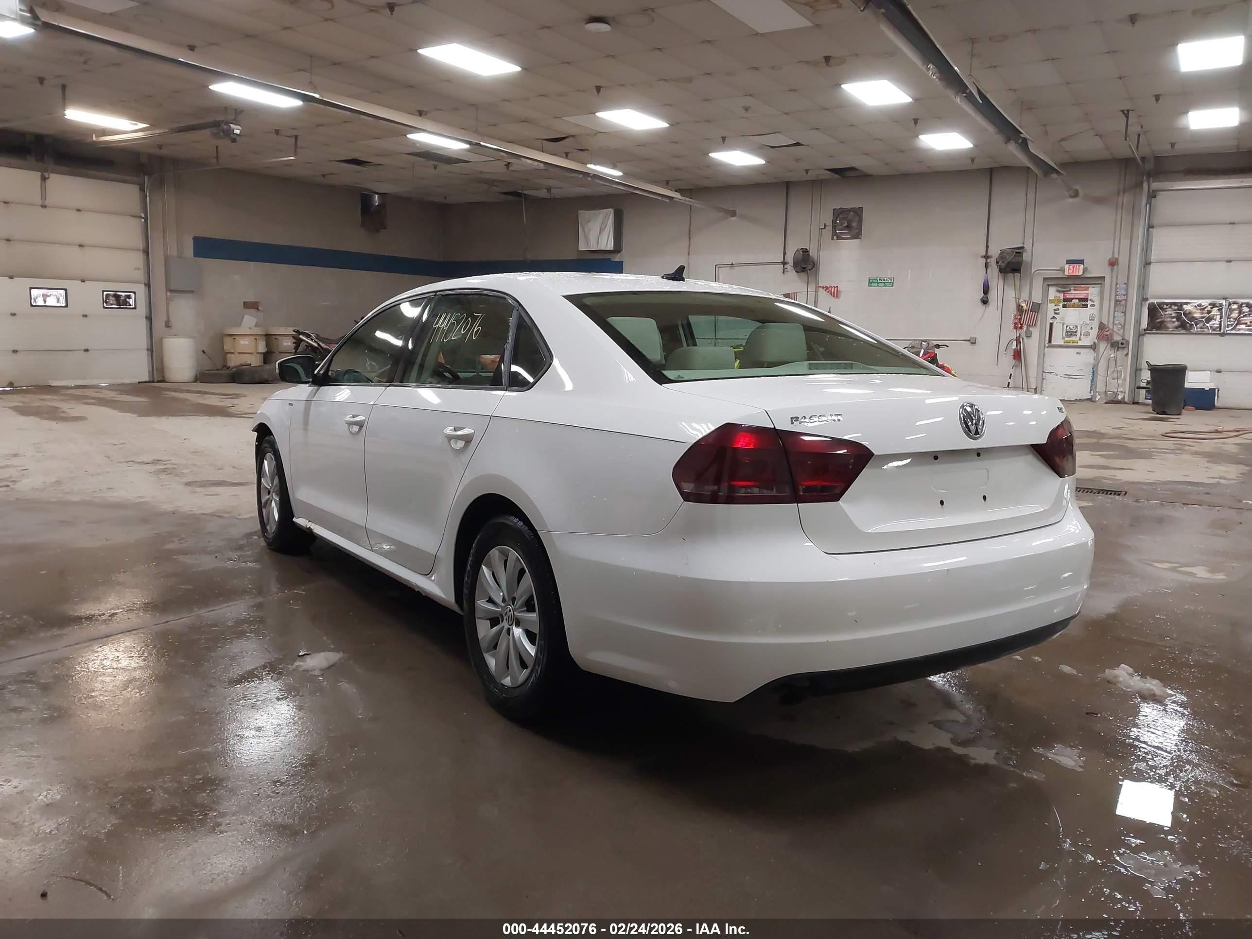 VOLKSWAGEN PASSAT image 3