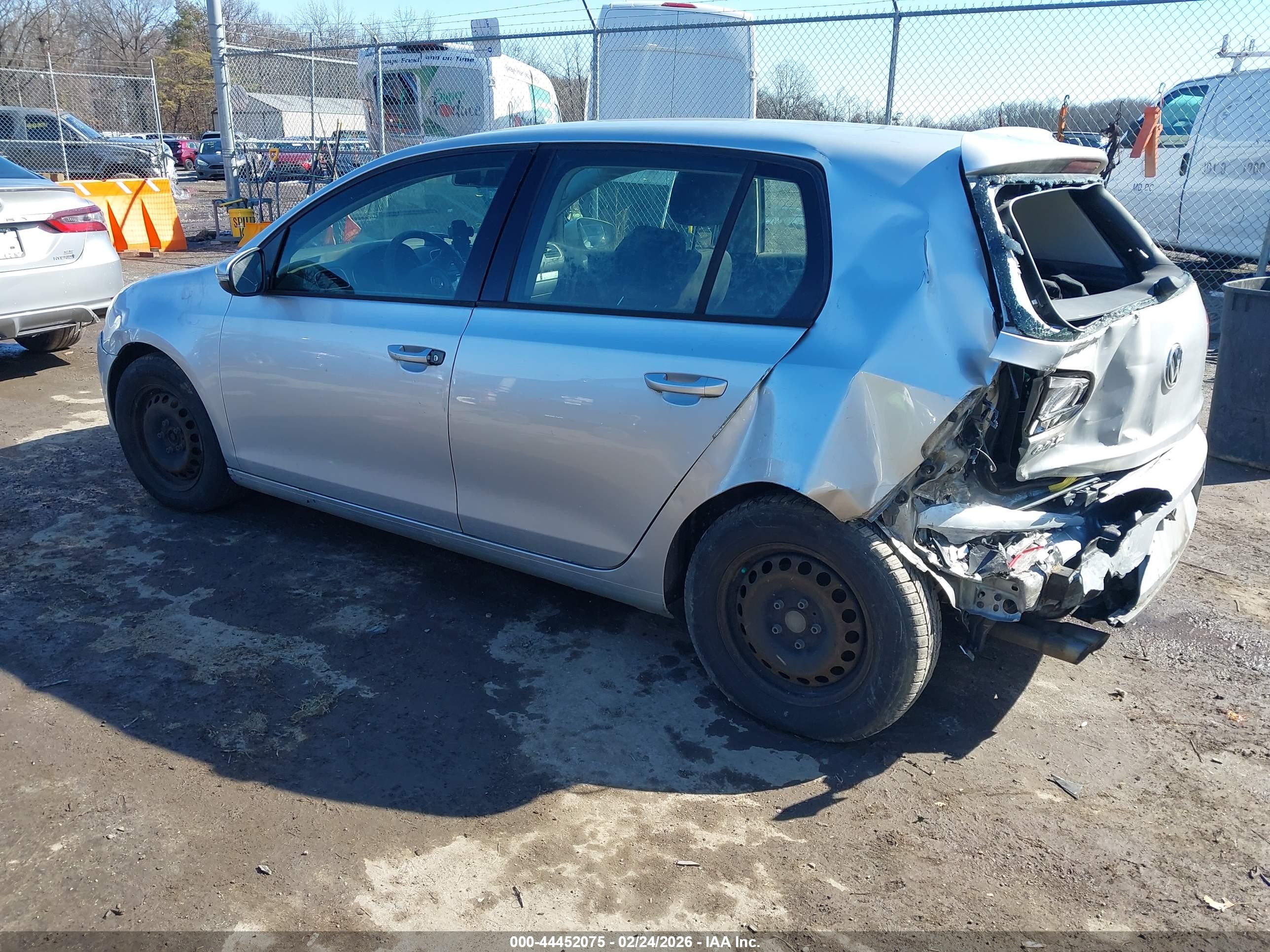 VOLKSWAGEN GOLF image 3