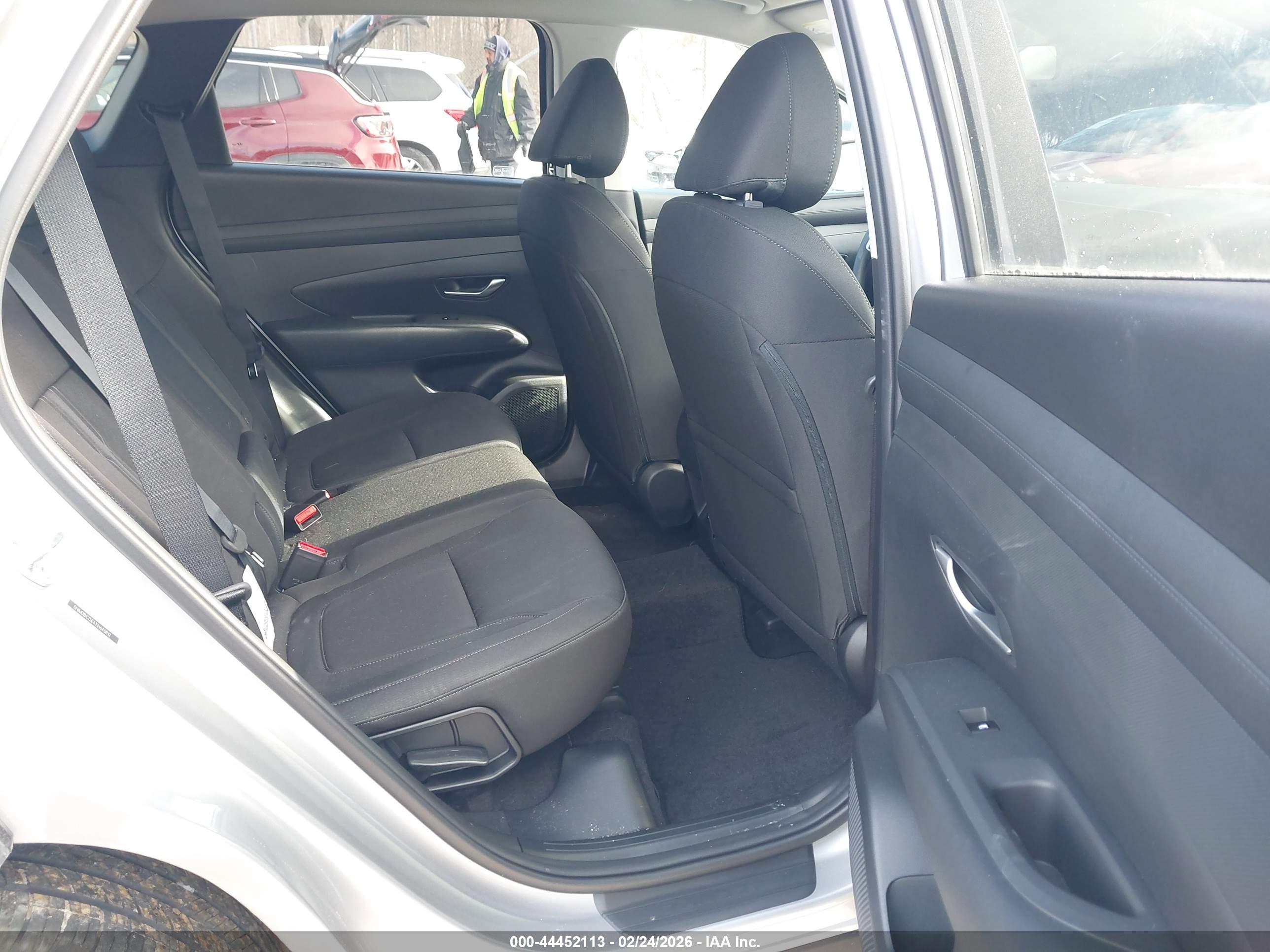 HYUNDAI TUCSON image 8