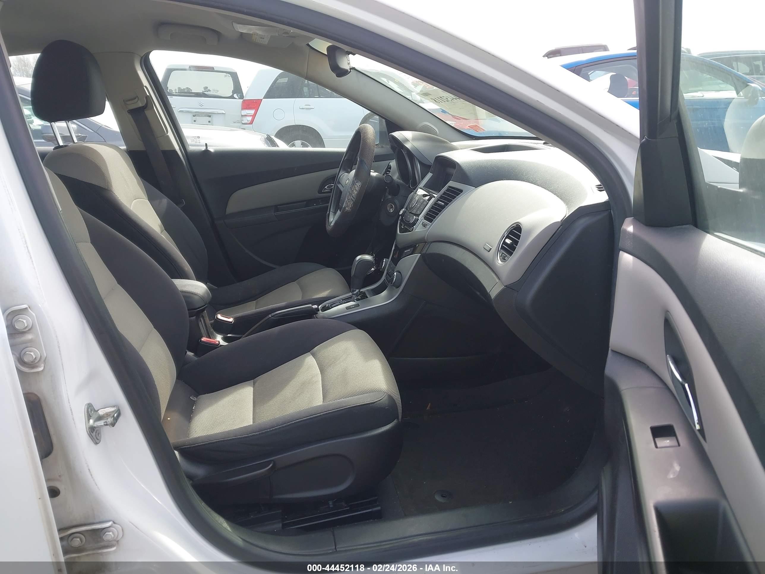 CHEVROLET CRUZE image 5