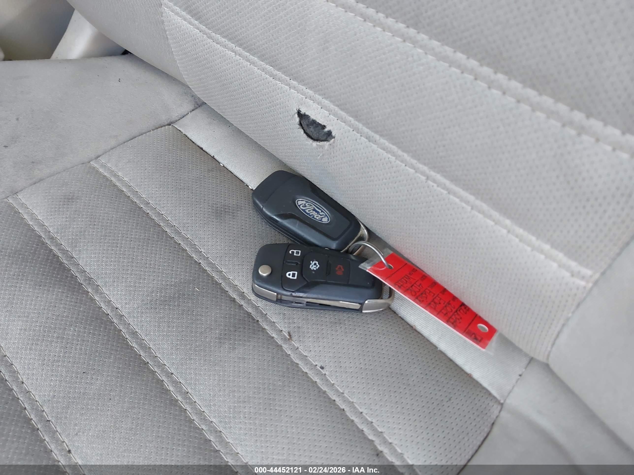 FORD FUSION image 11