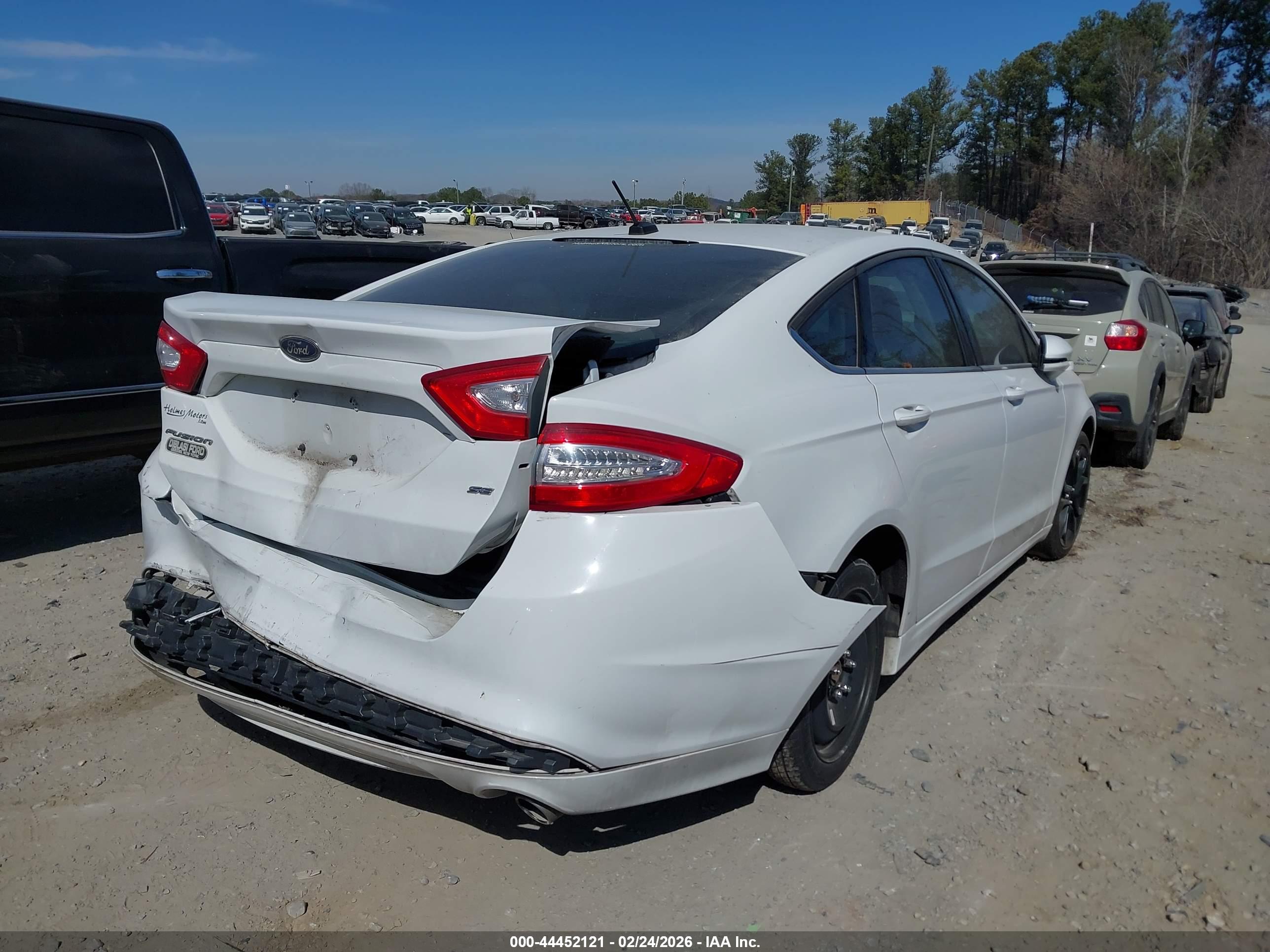 FORD FUSION image 4