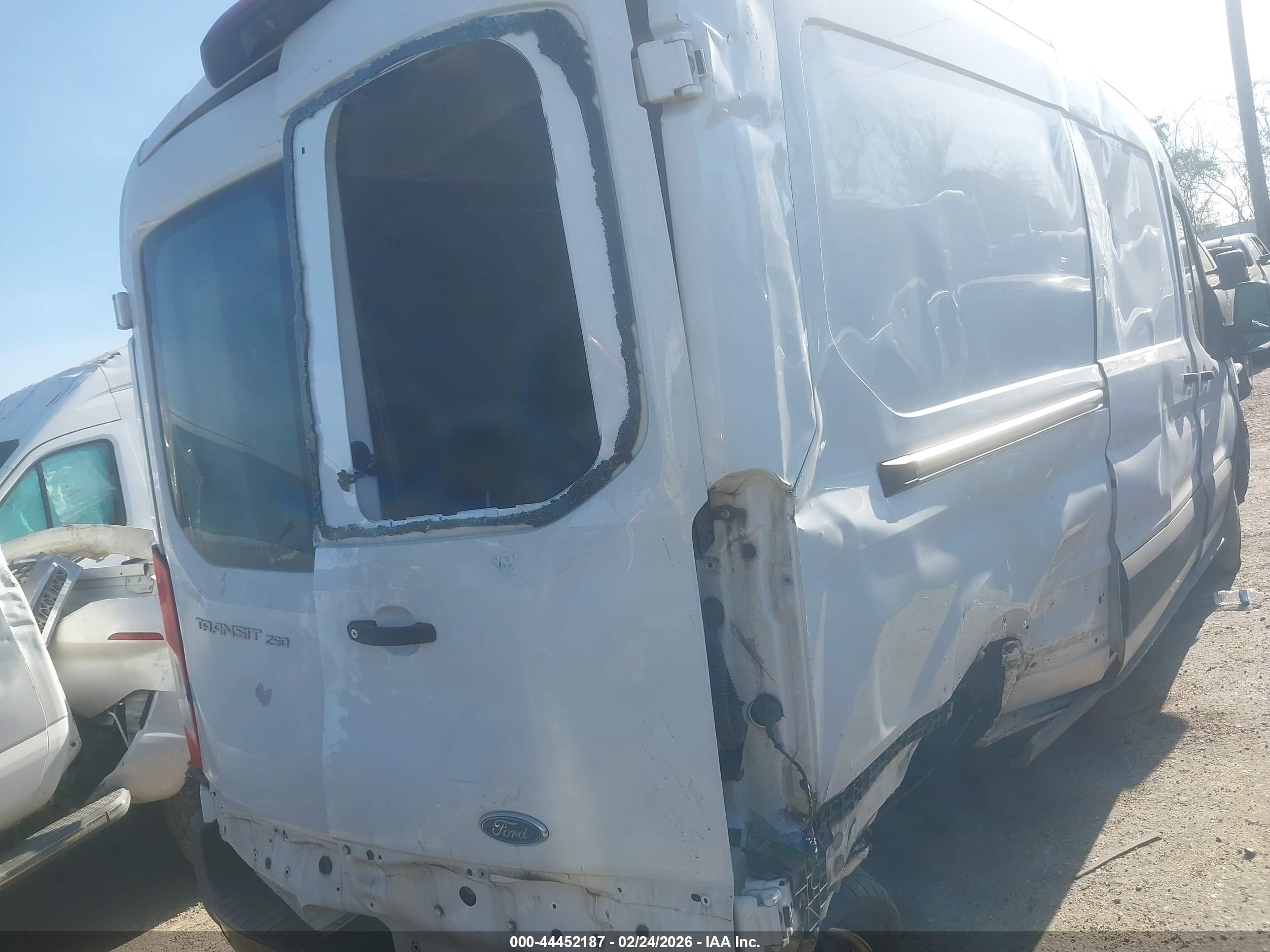 FORD TRANSIT-250 image 6