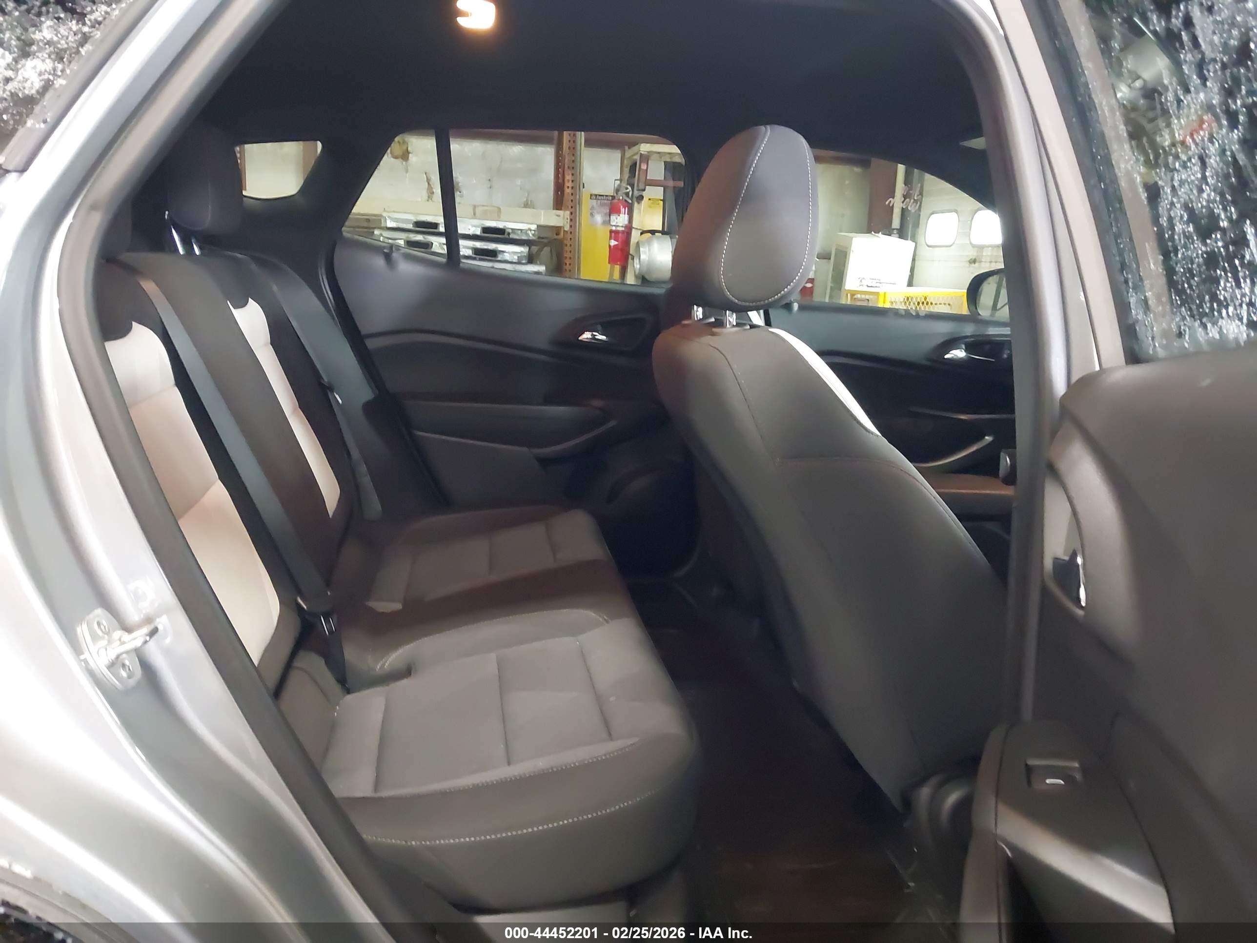 CHEVROLET TRAX image 8