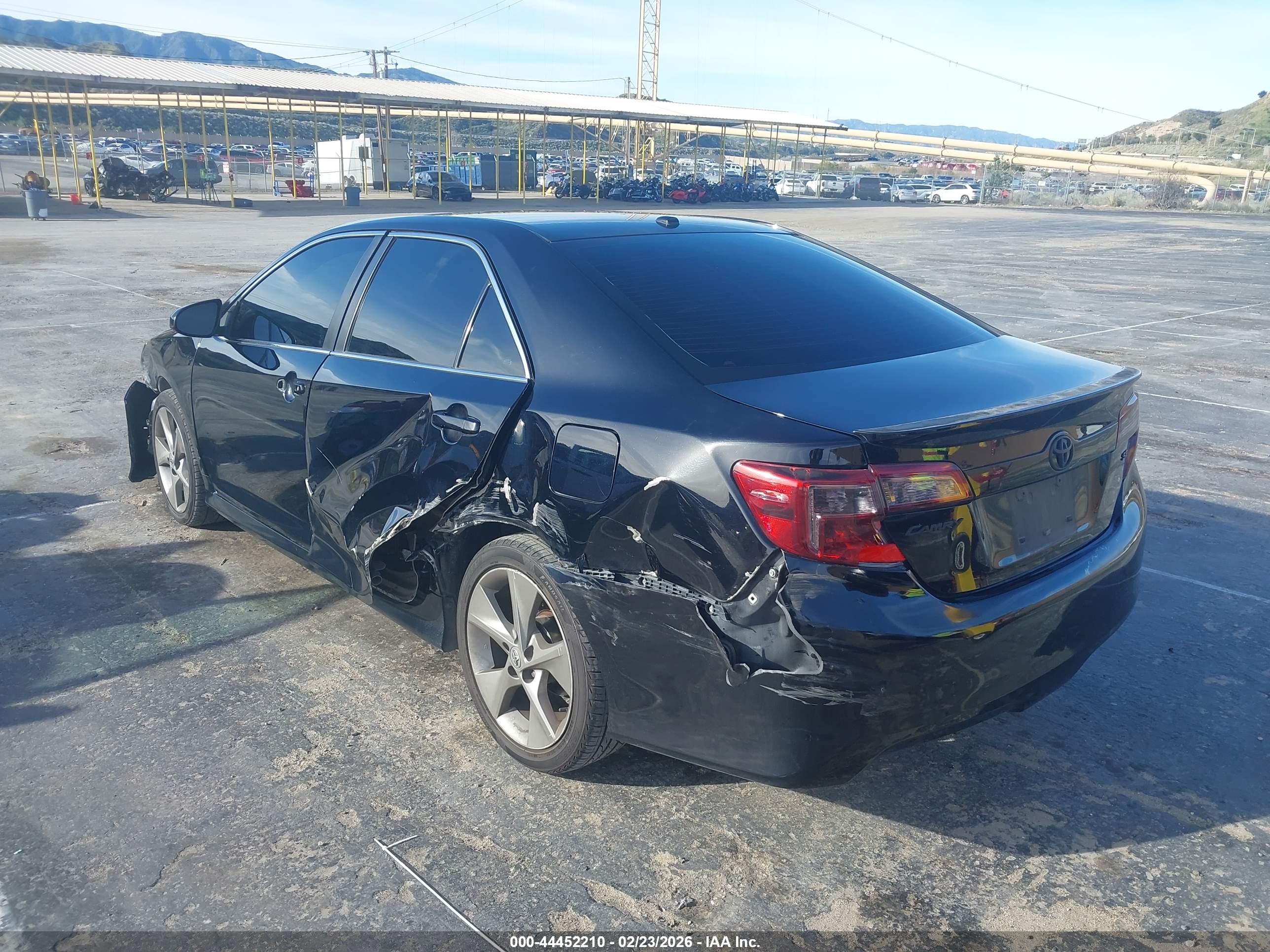 TOYOTA CAMRY image 3
