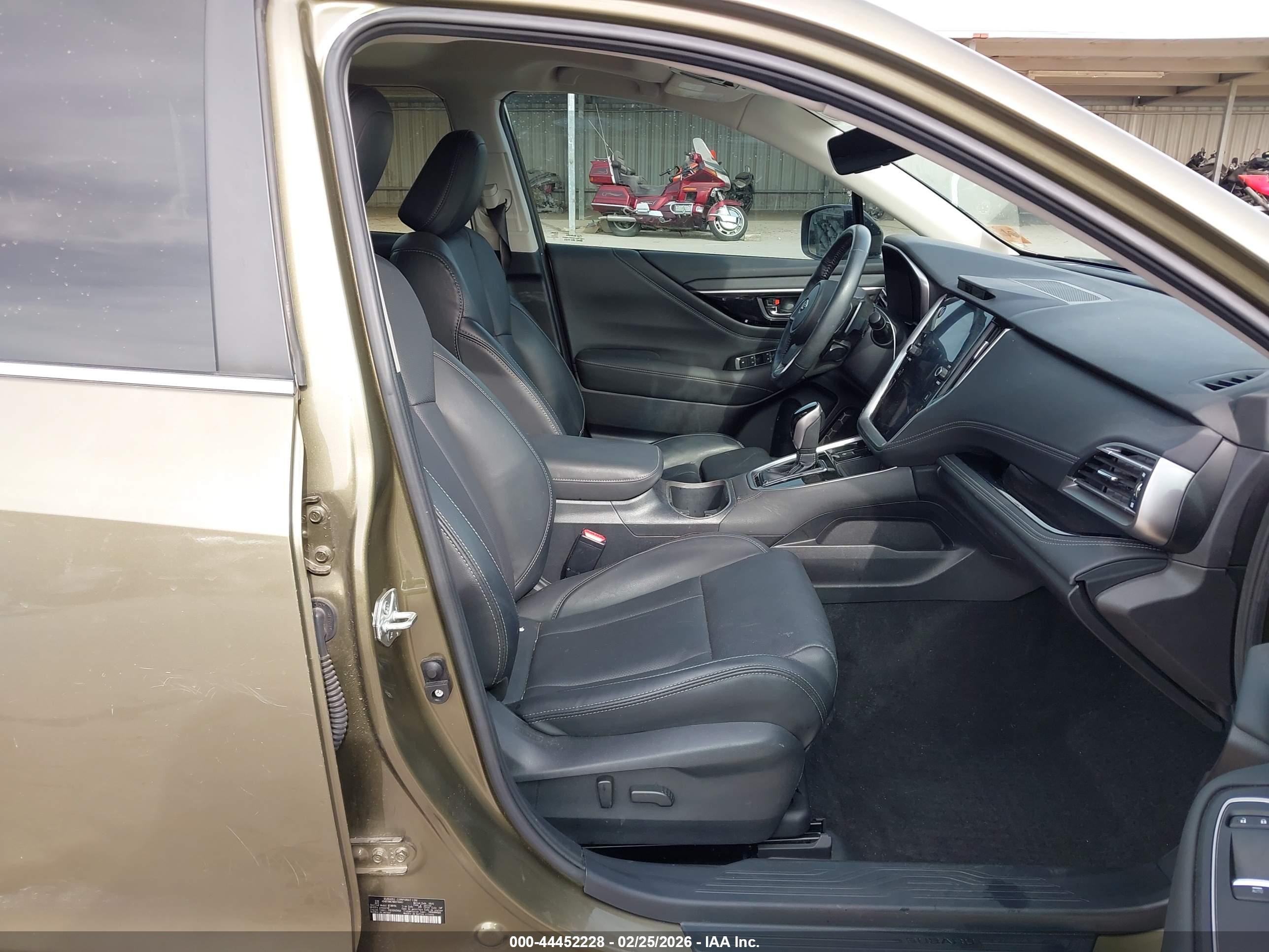 SUBARU OUTBACK image 5