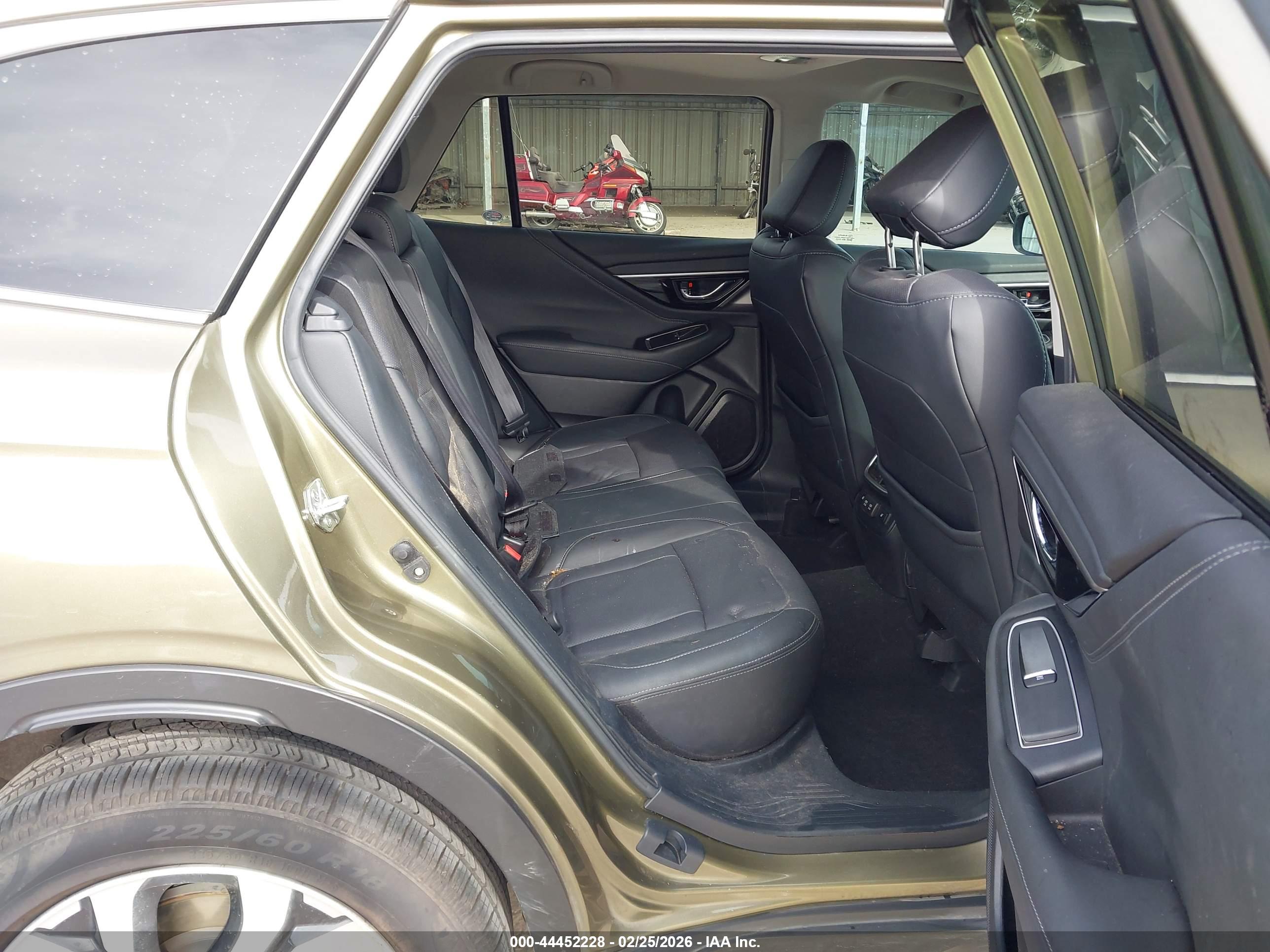 SUBARU OUTBACK image 8