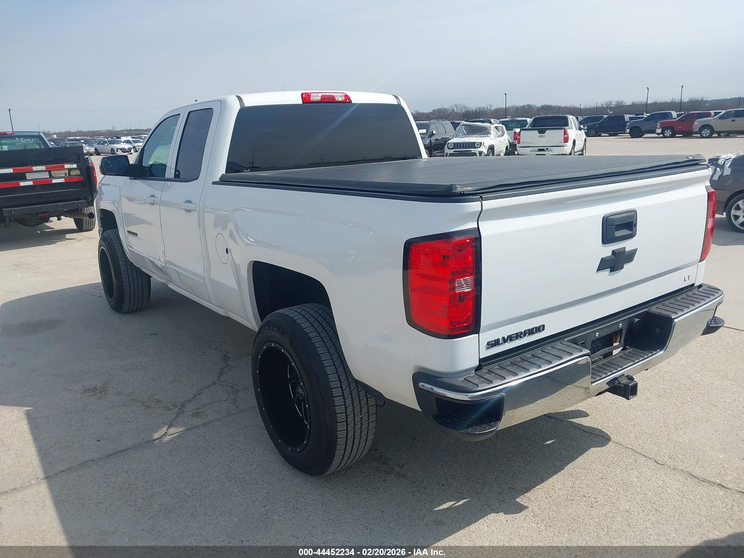 CHEVROLET SILVERADO image 3