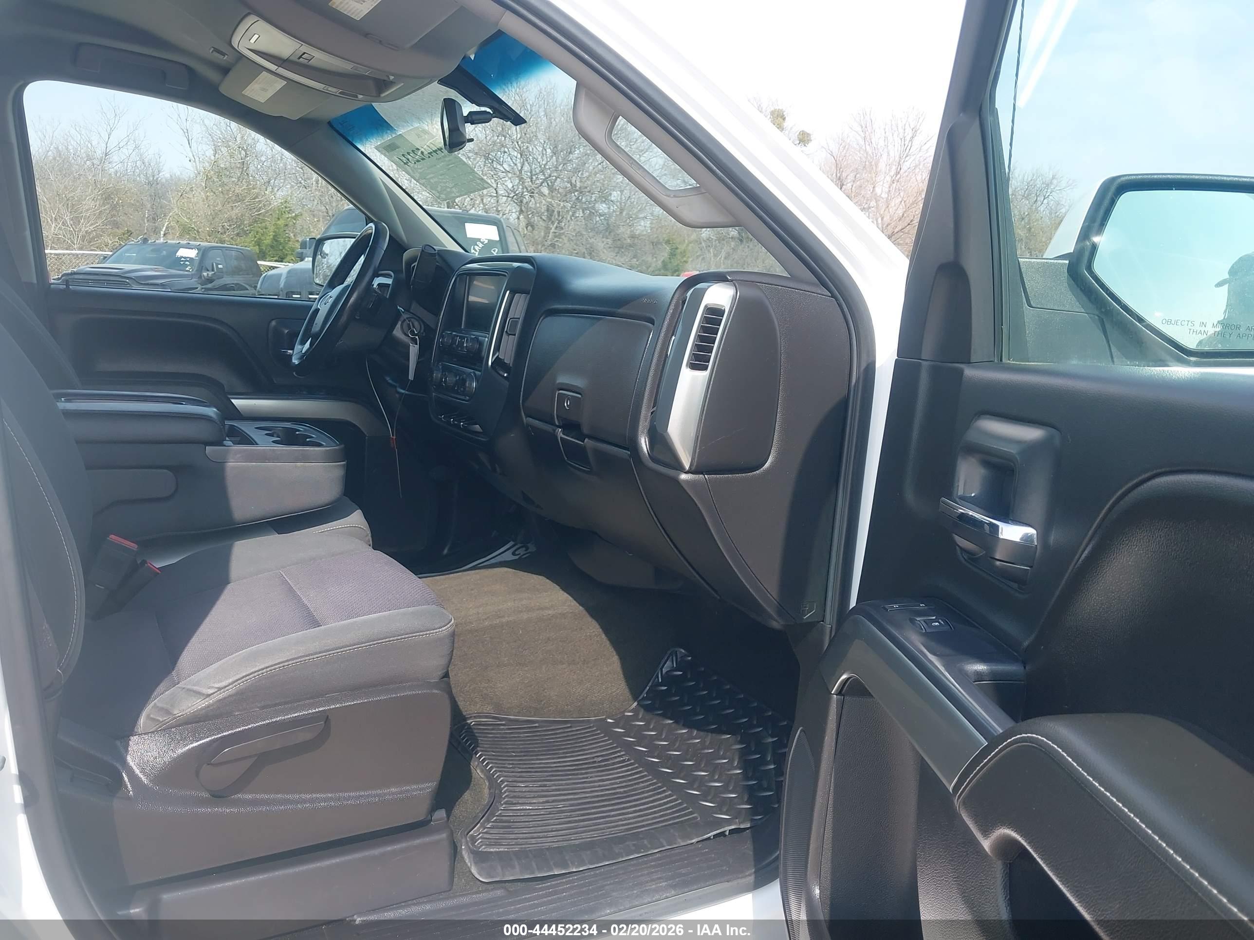 CHEVROLET SILVERADO image 5