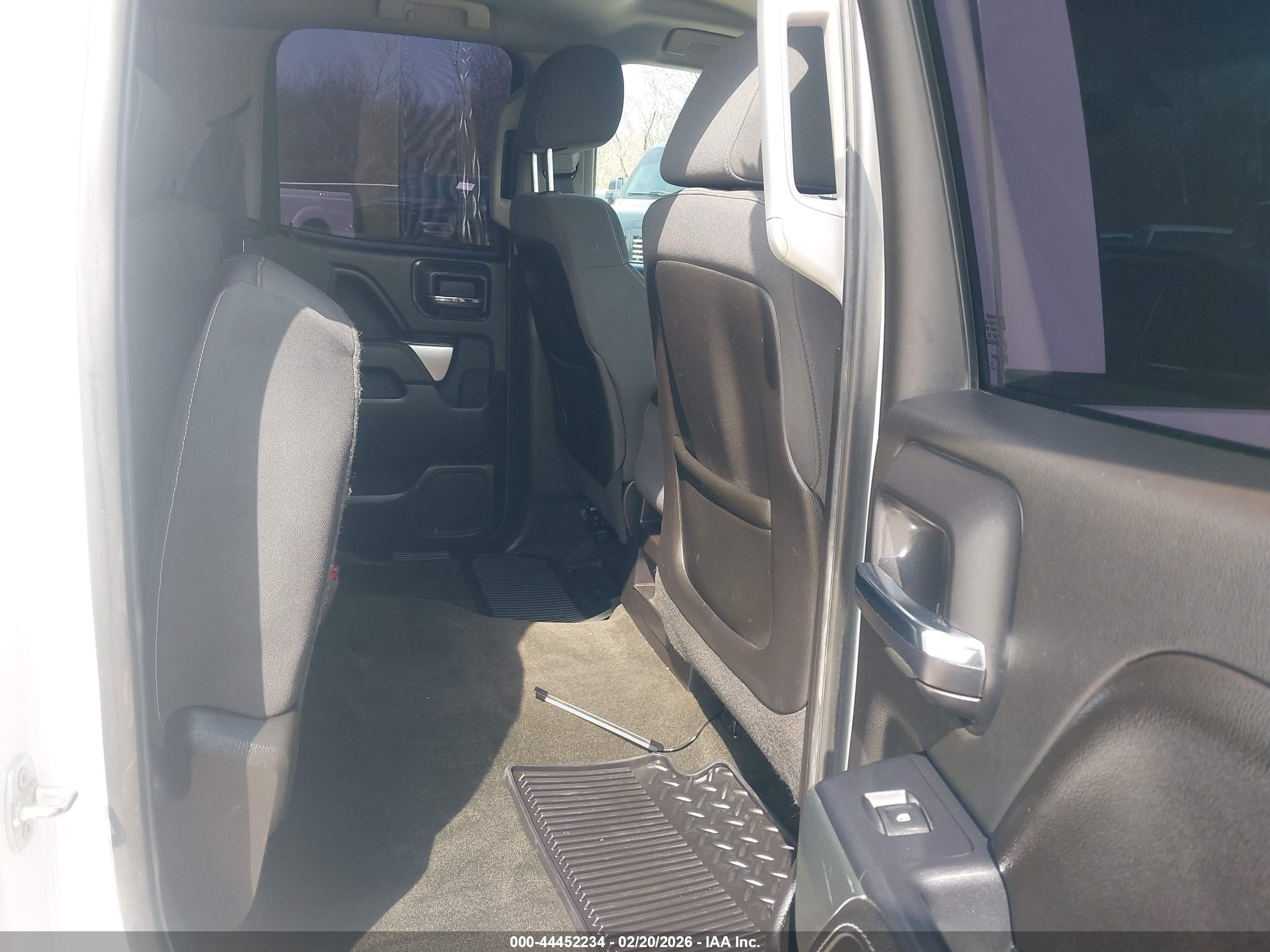 CHEVROLET SILVERADO image 8