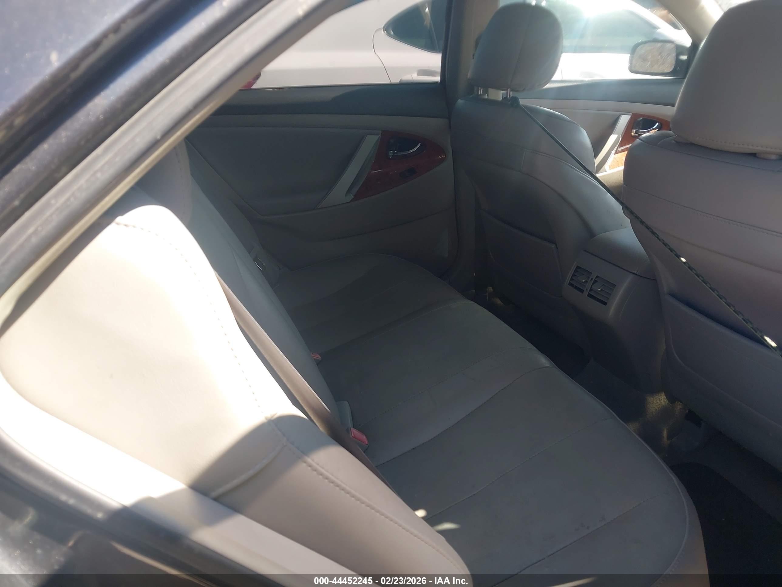 TOYOTA CAMRY image 8