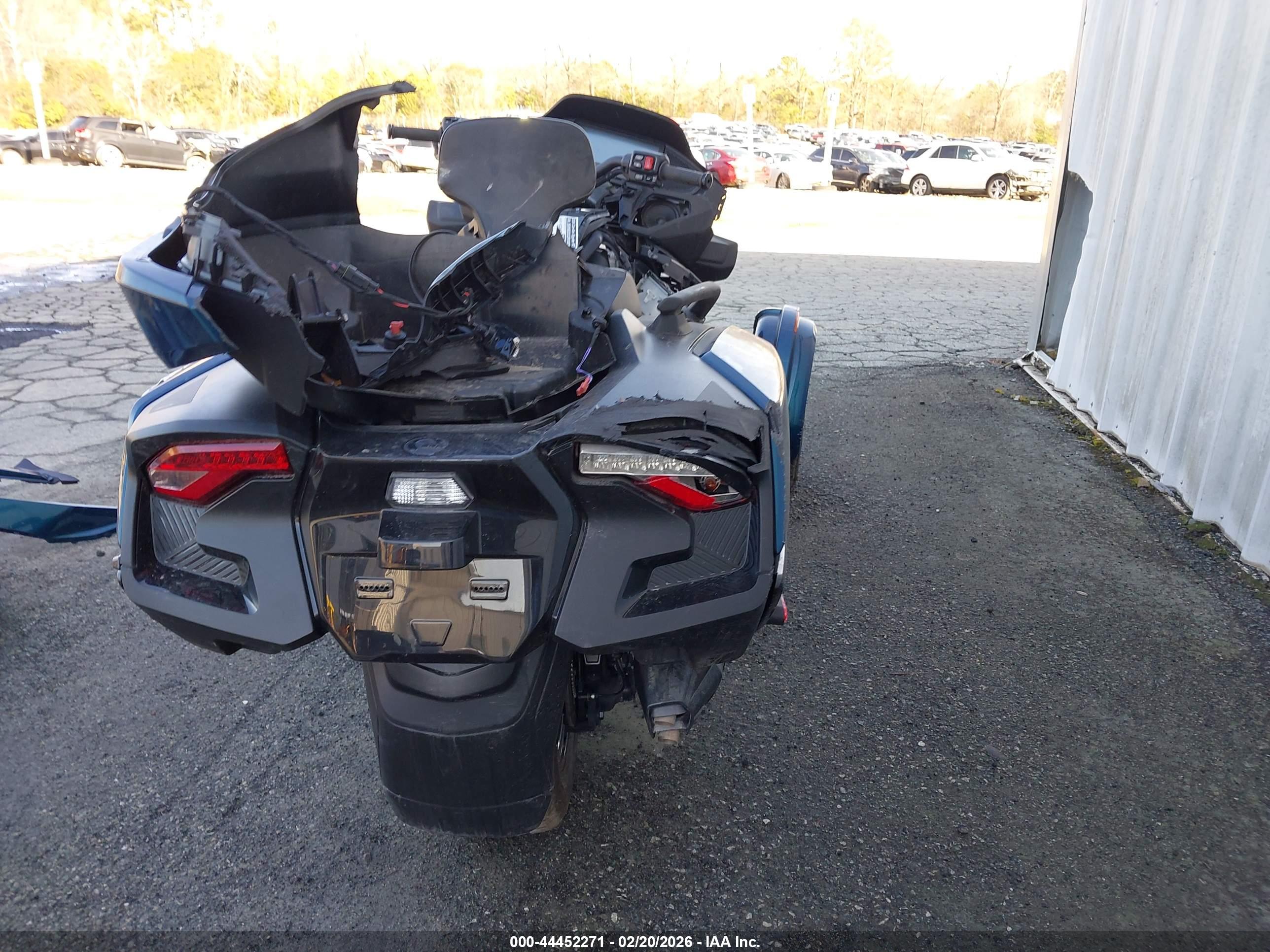 CAN-AM SPYDER image 6