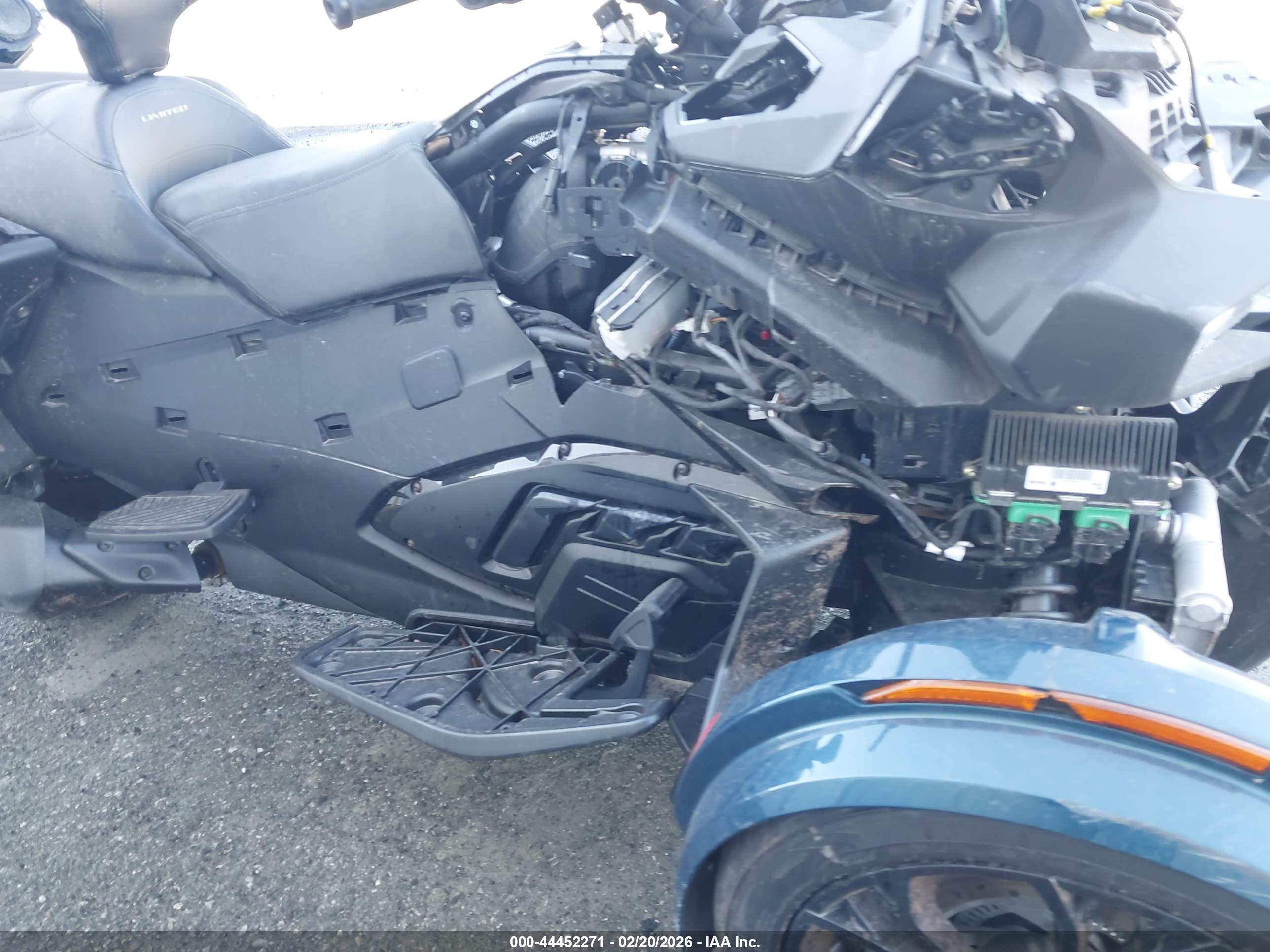 CAN-AM SPYDER image 8