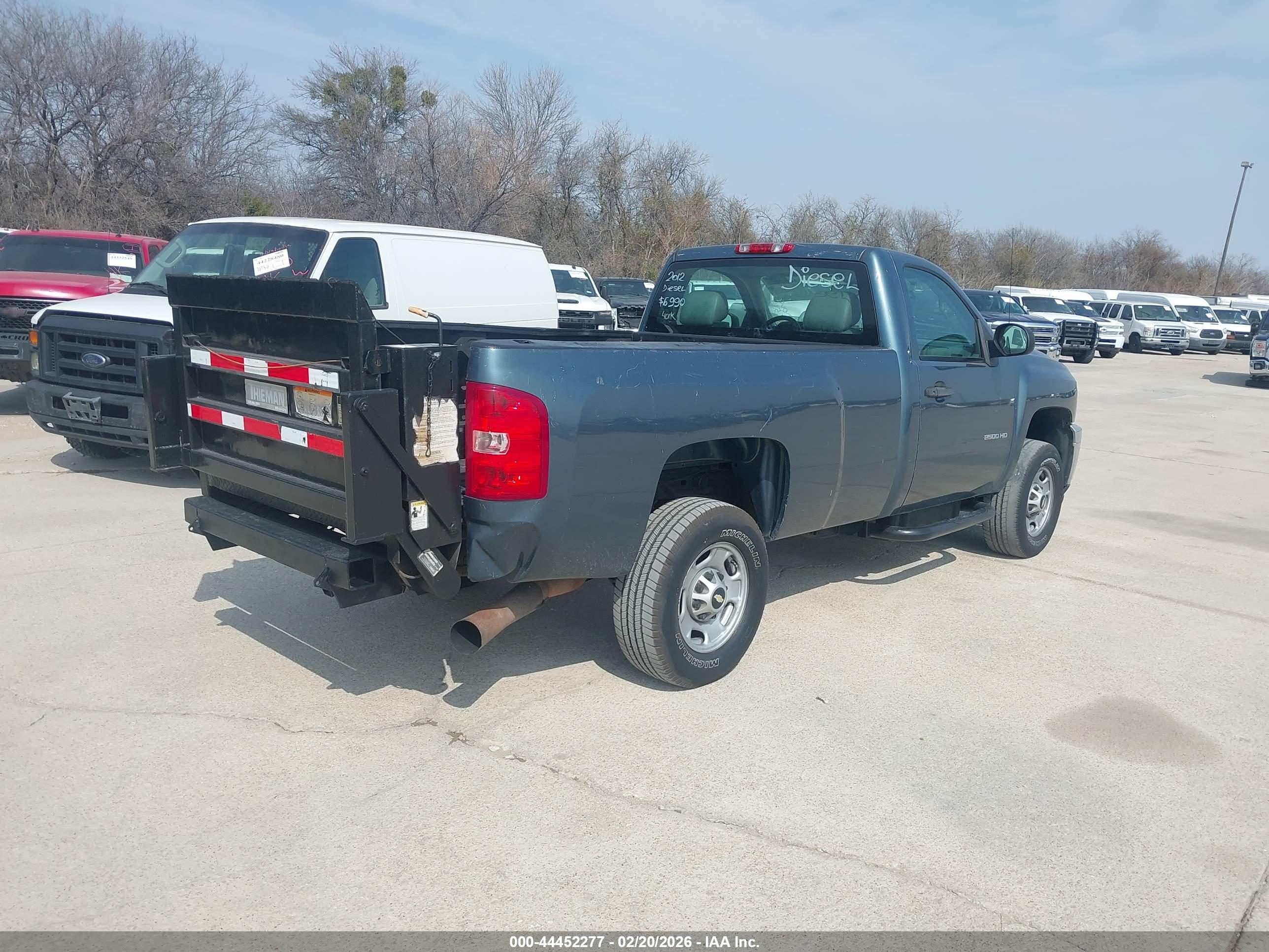 CHEVROLET SILVERADO image 4